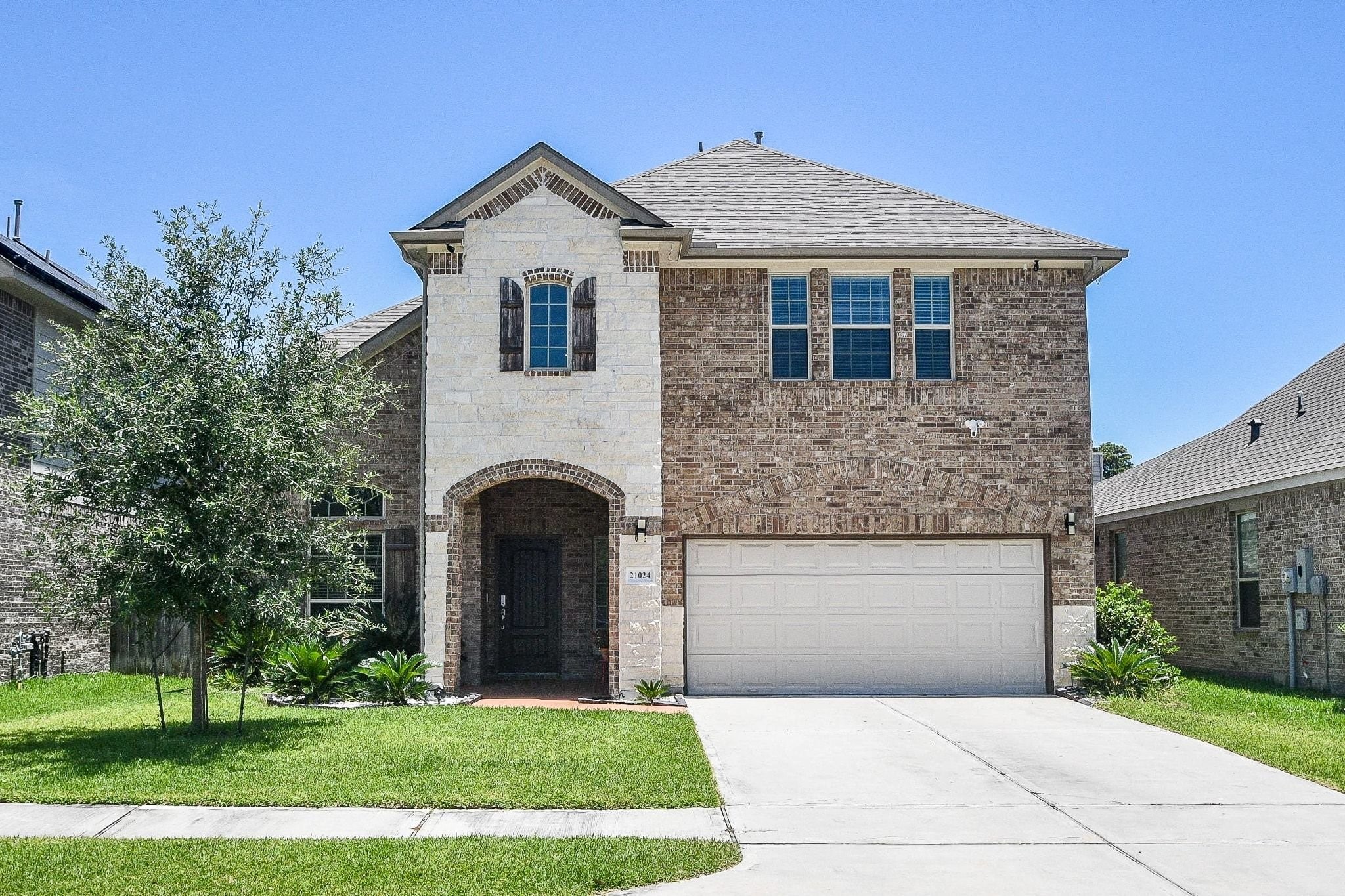 Listing photo 1