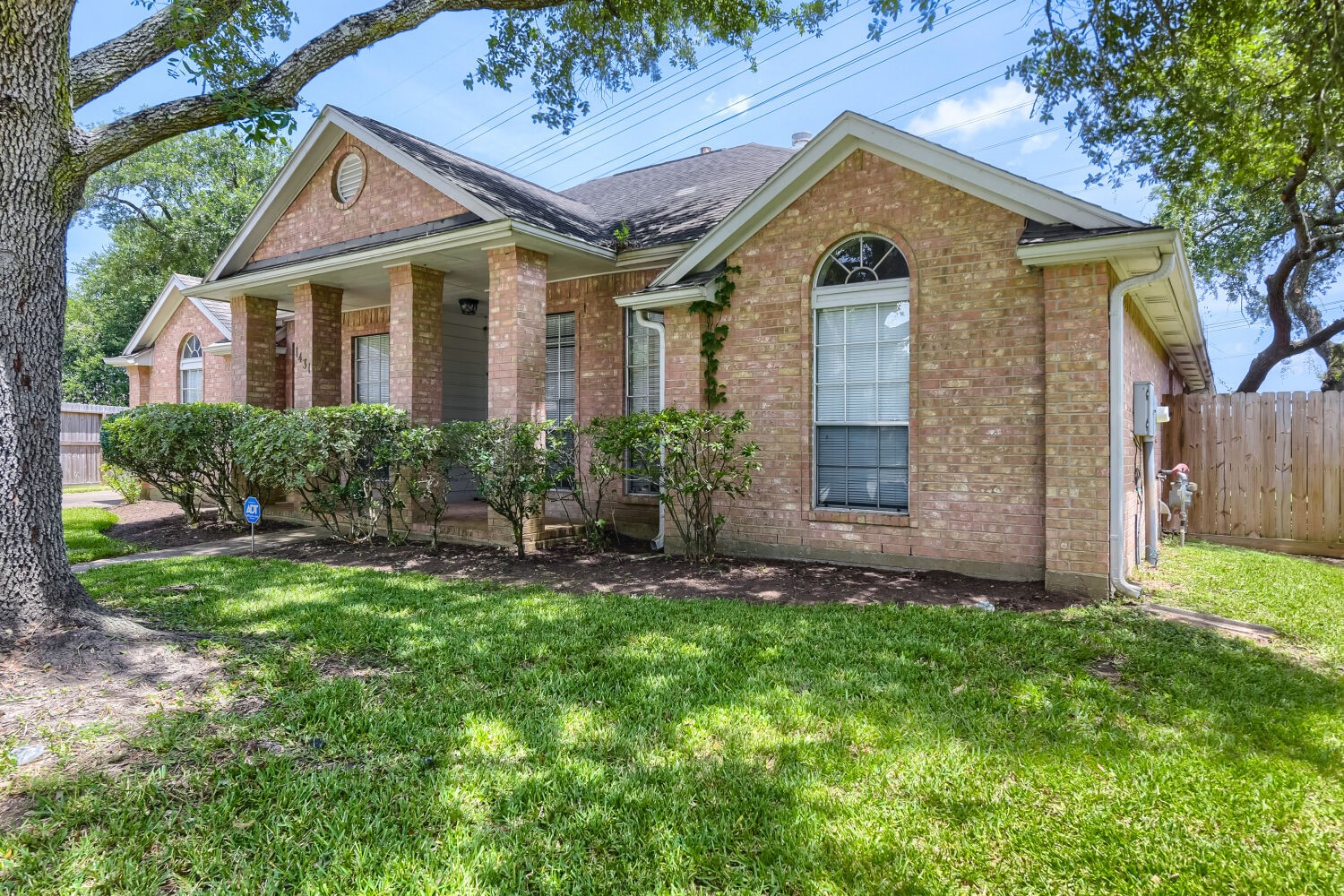 Listing photo 1