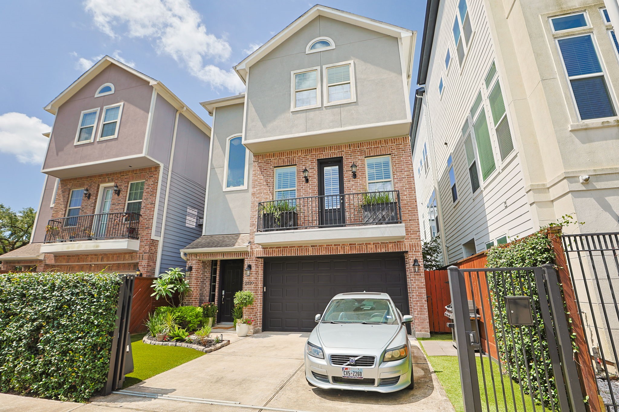 Listing photo 2