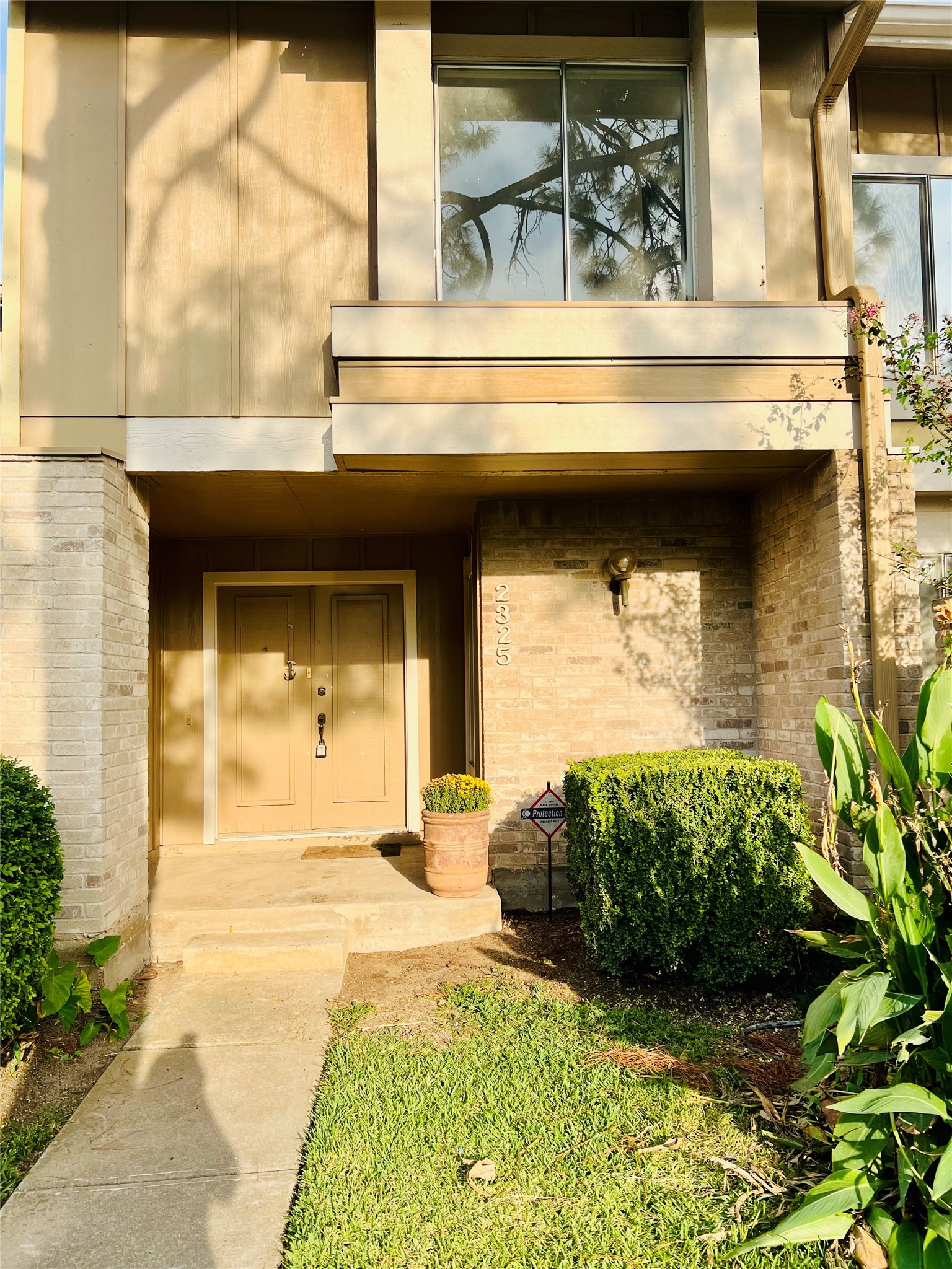 2325 Crescent Park Drive