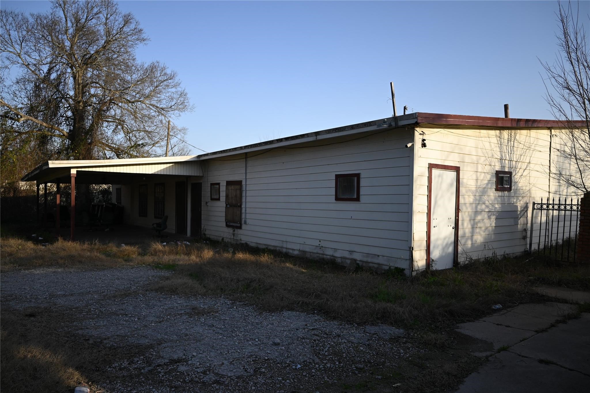 Listing photo 3