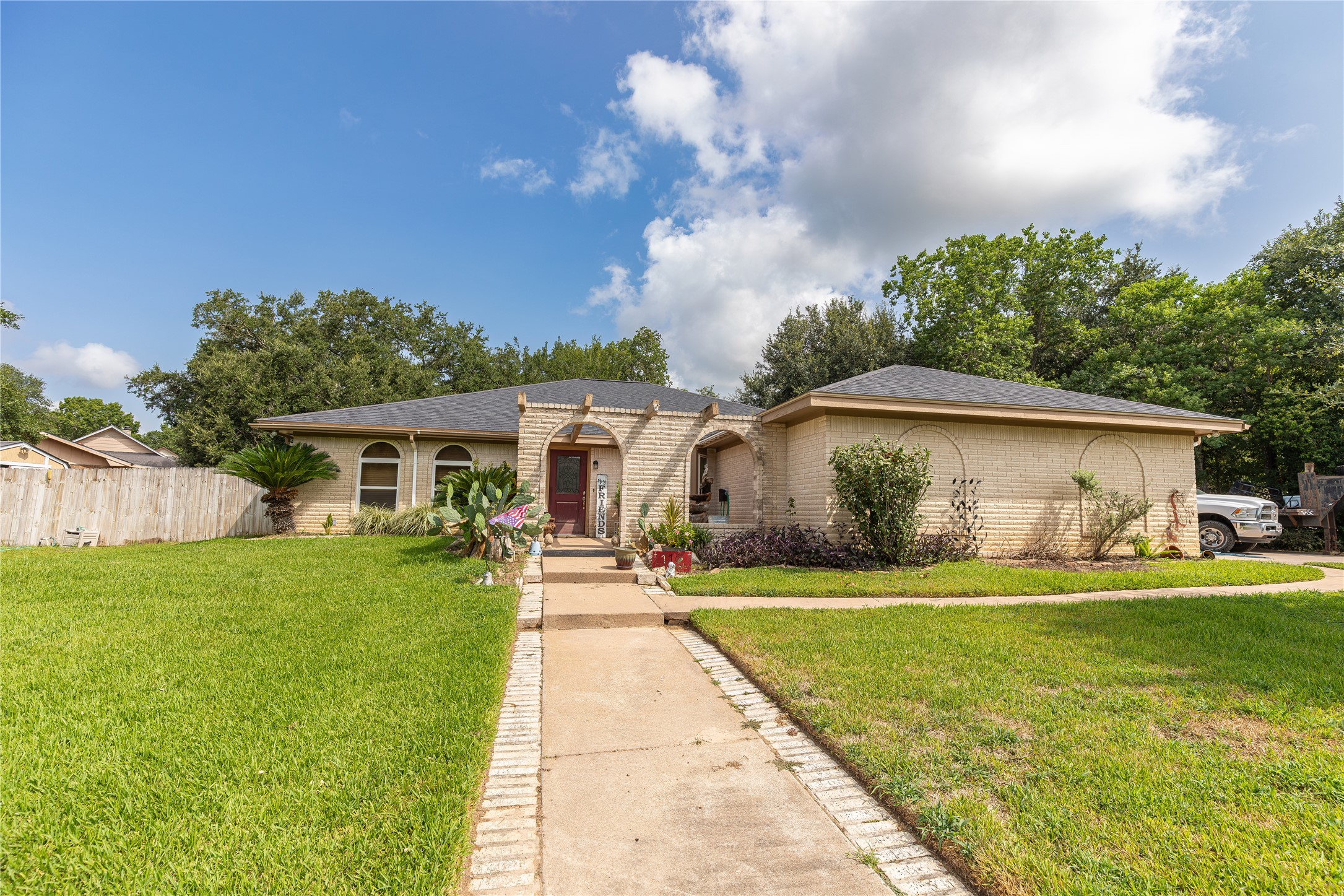 Listing photo 1