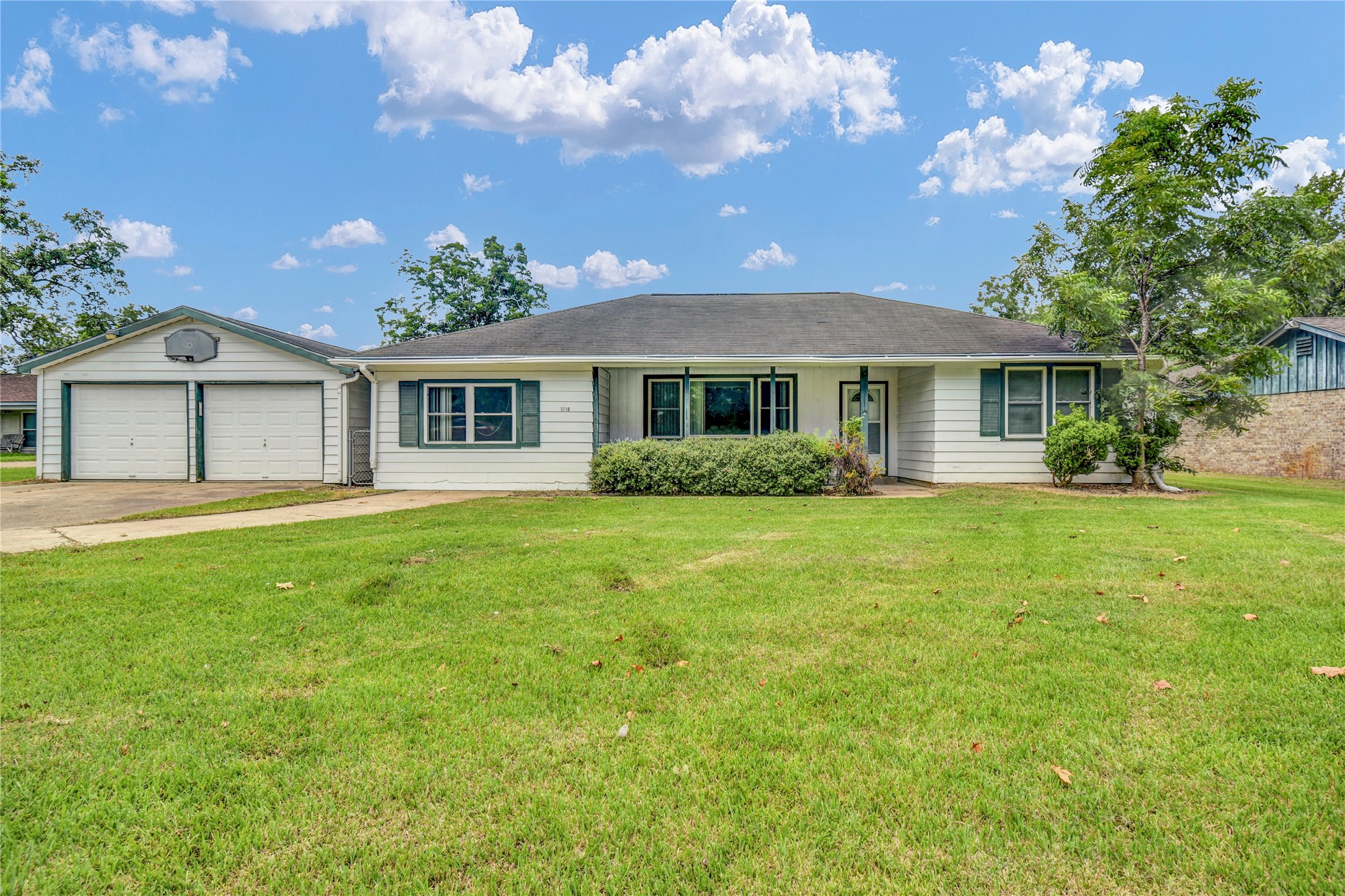 Listing photo 1