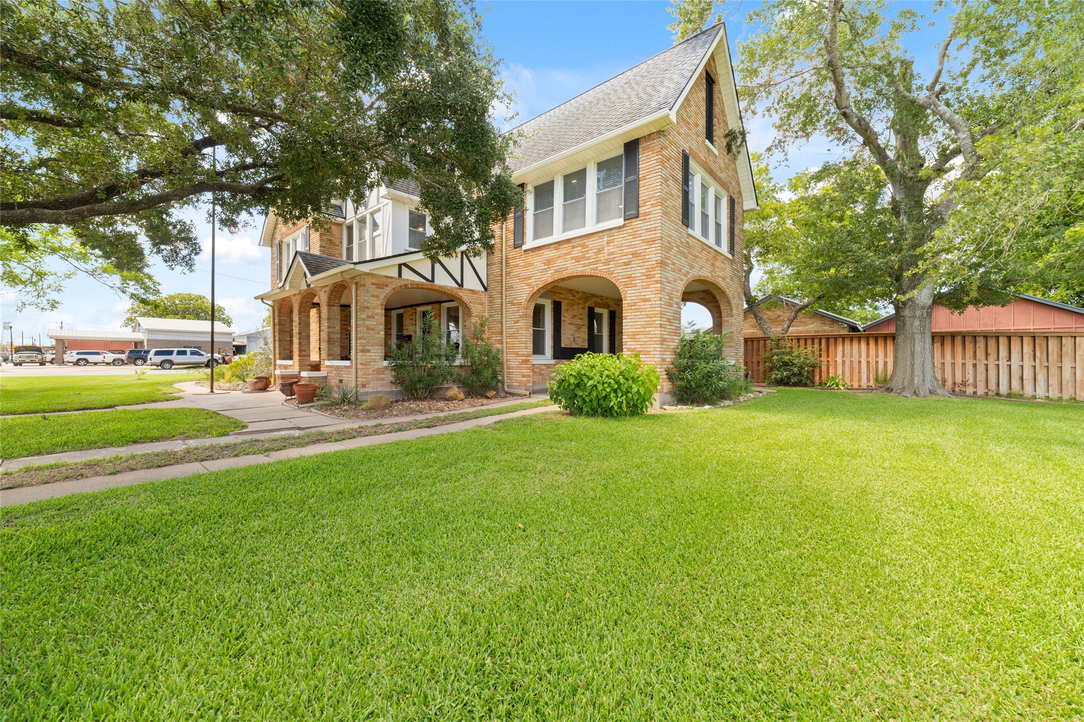 Listing photo 3