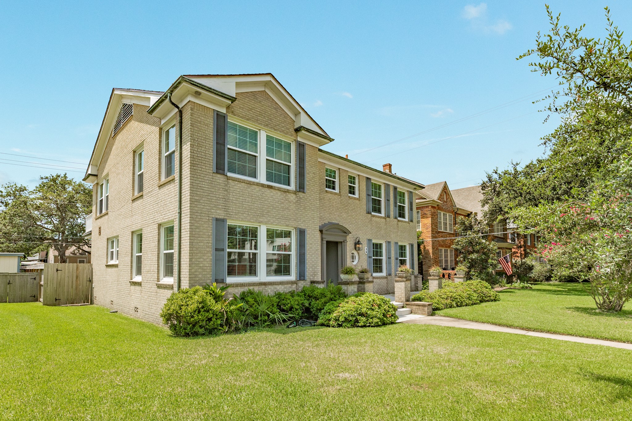 Listing photo 2