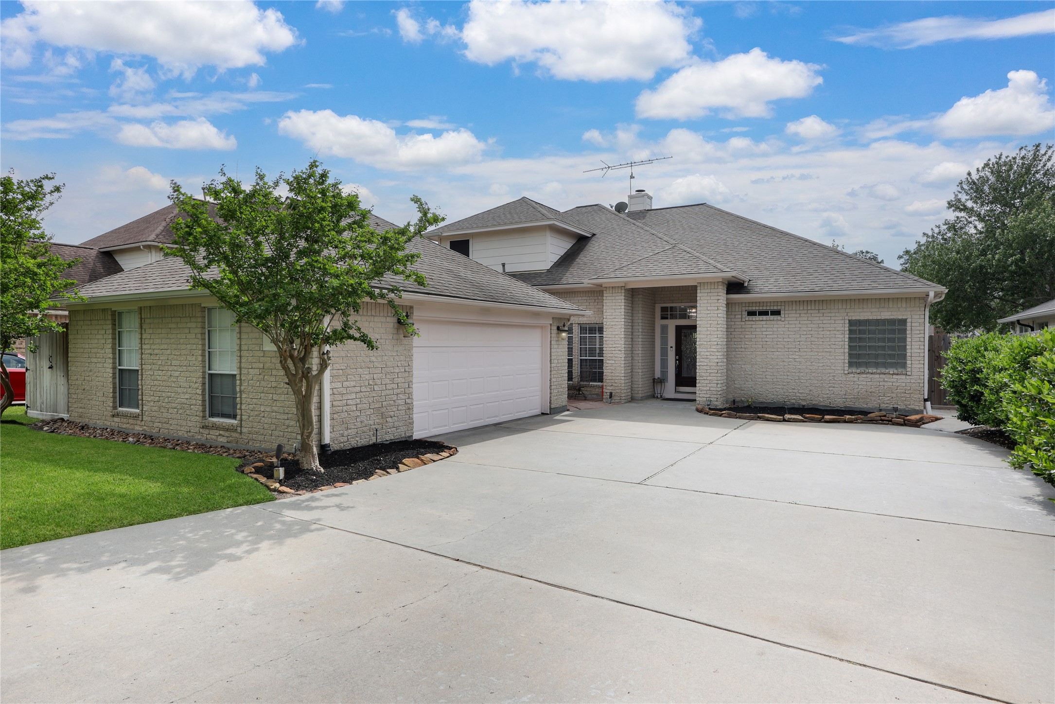 Listing photo 1
