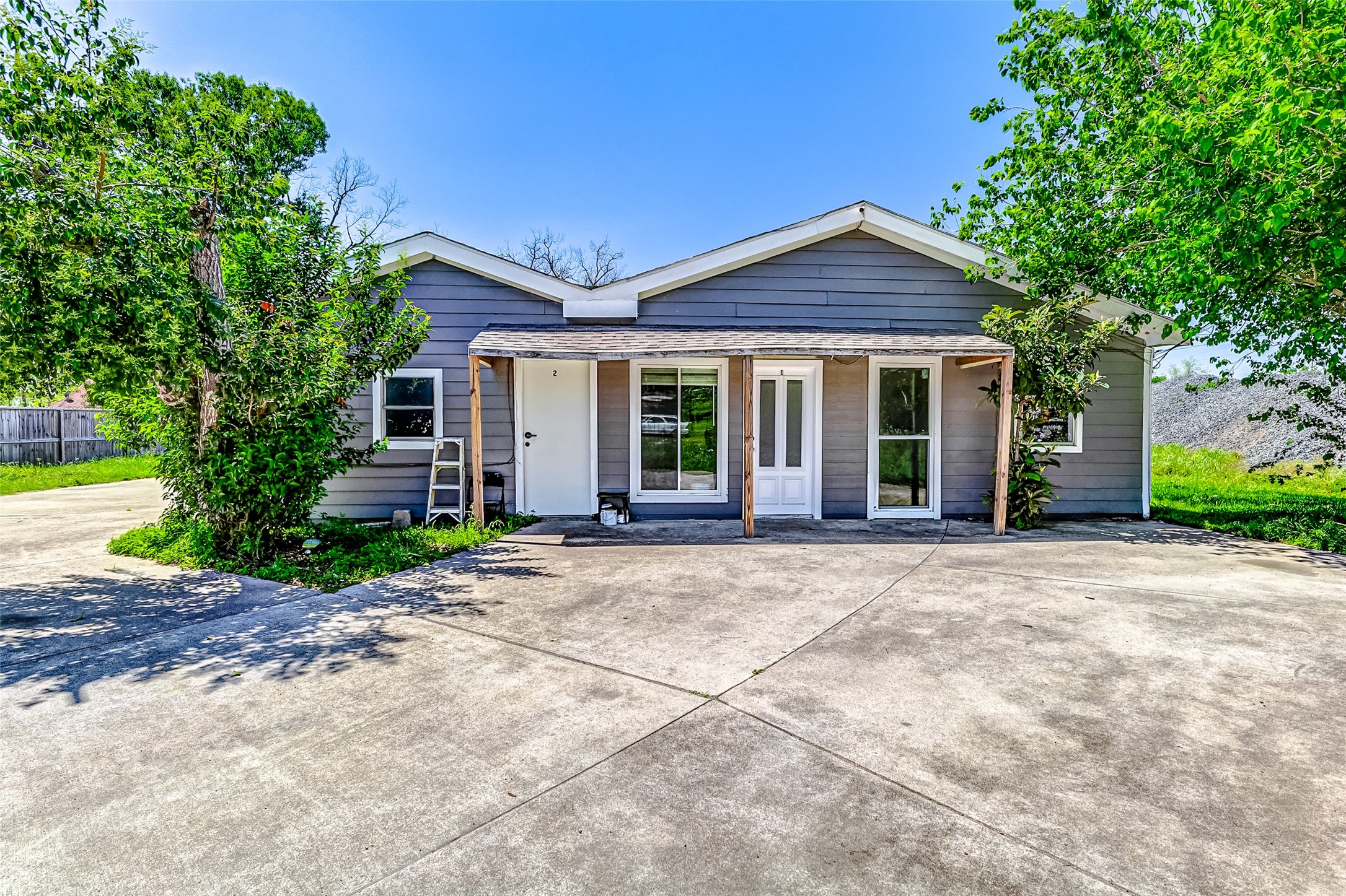 Listing photo 1