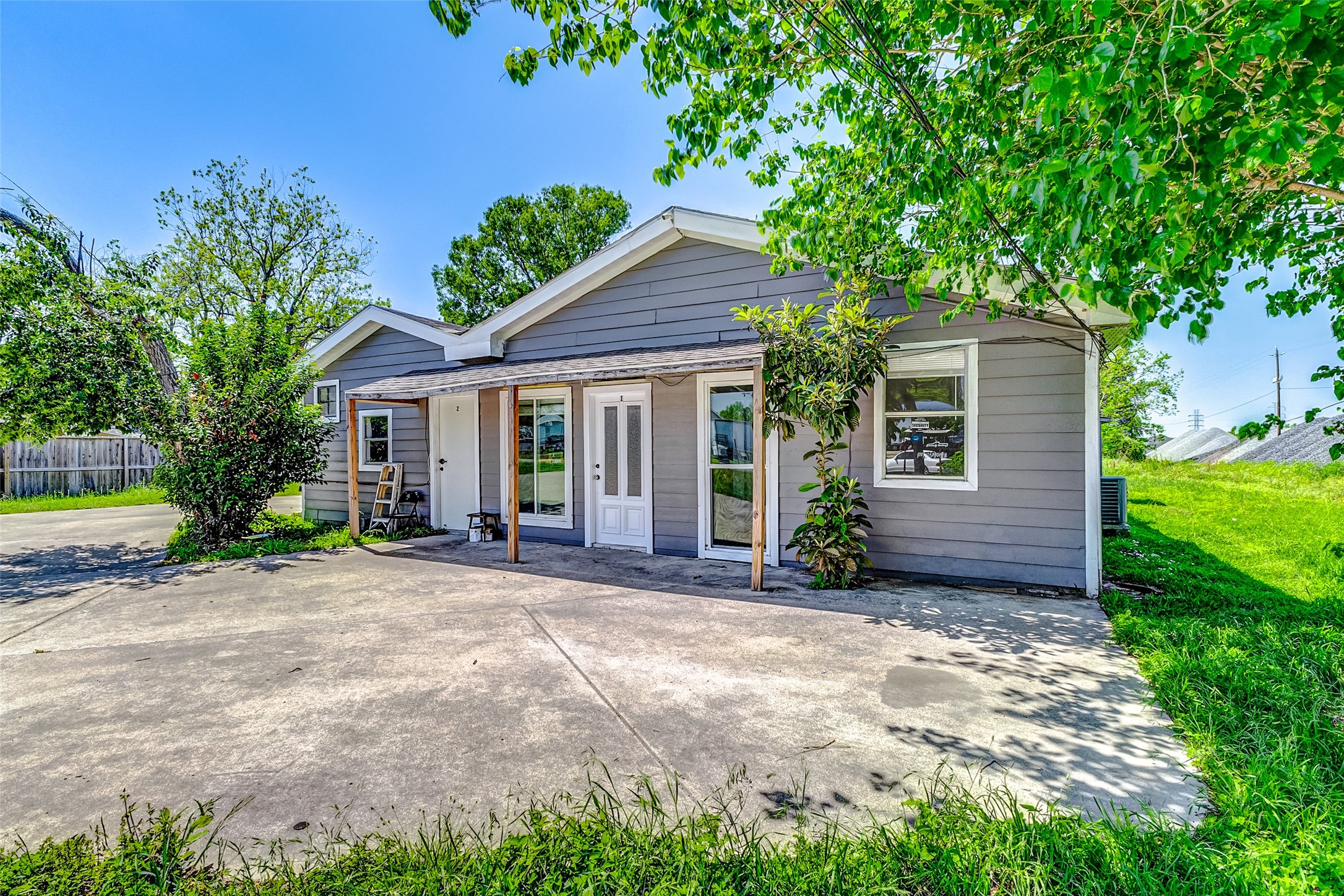 Listing photo 1