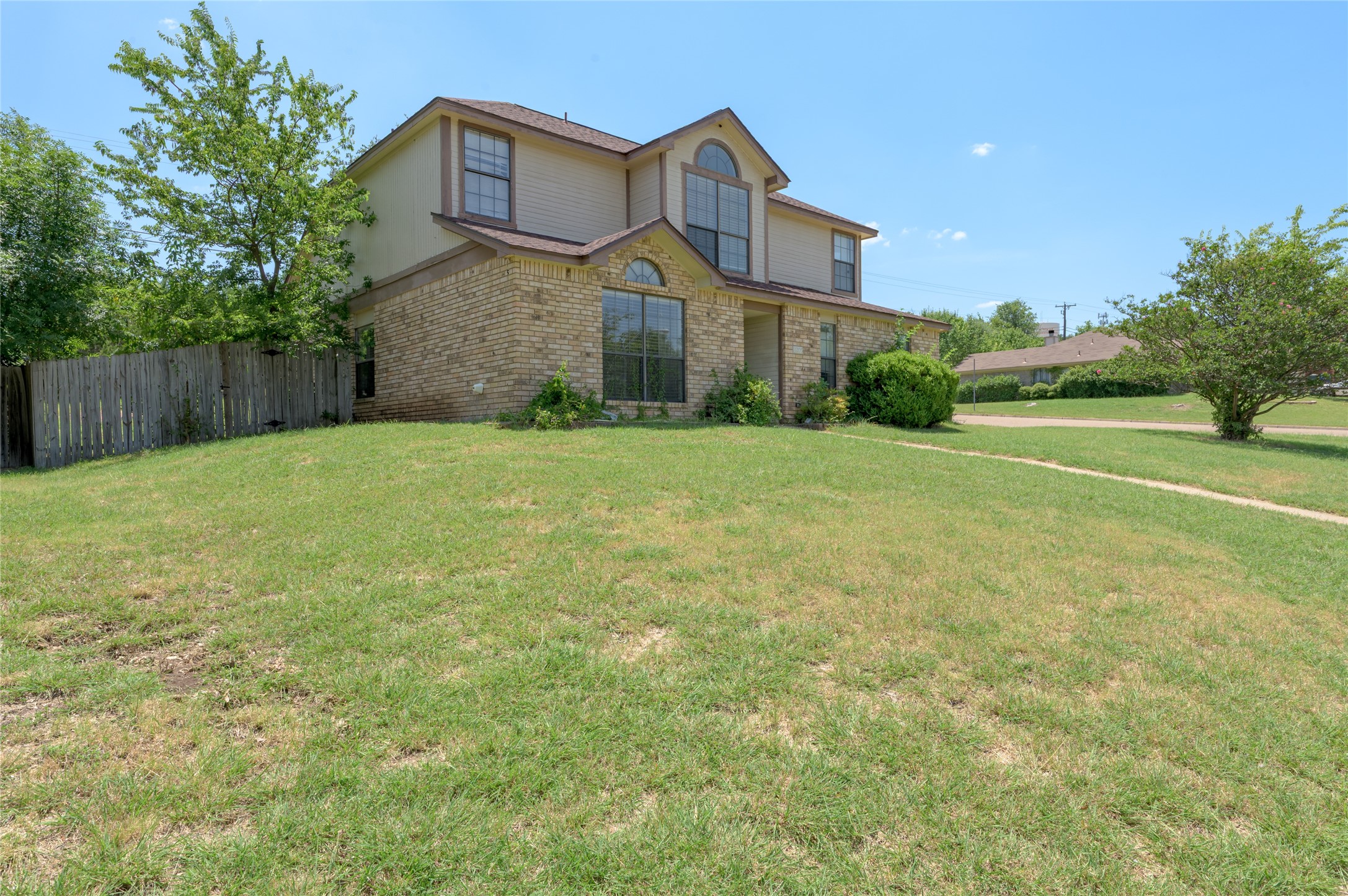 Listing photo 3