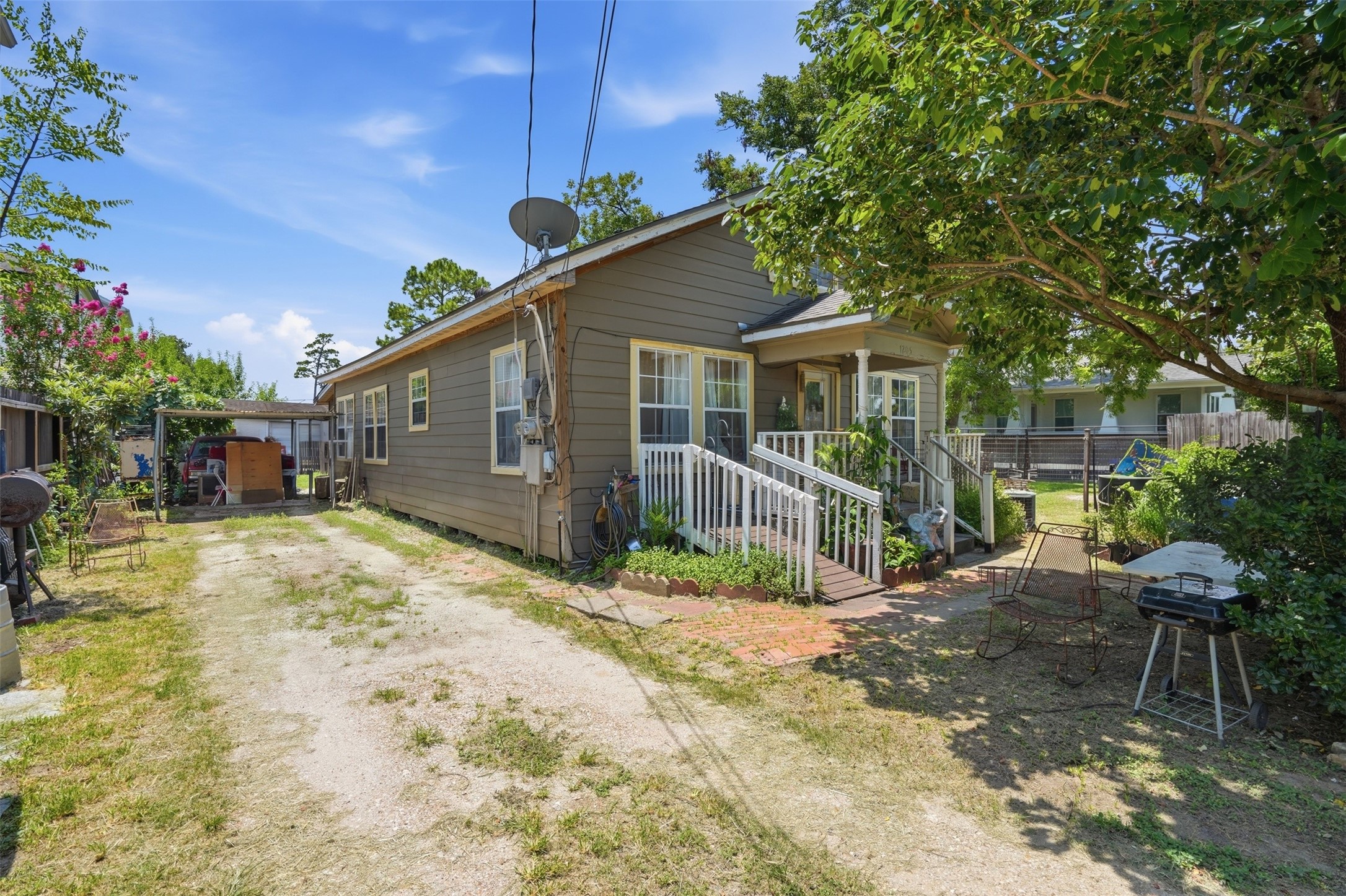 Listing photo 2
