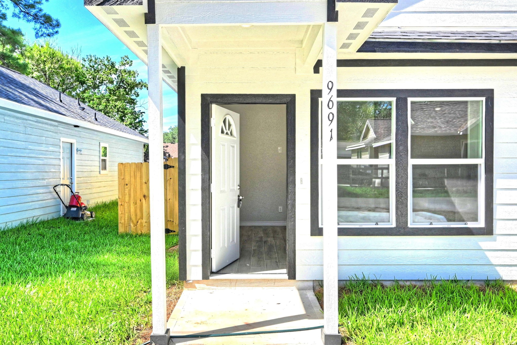 Listing photo 2