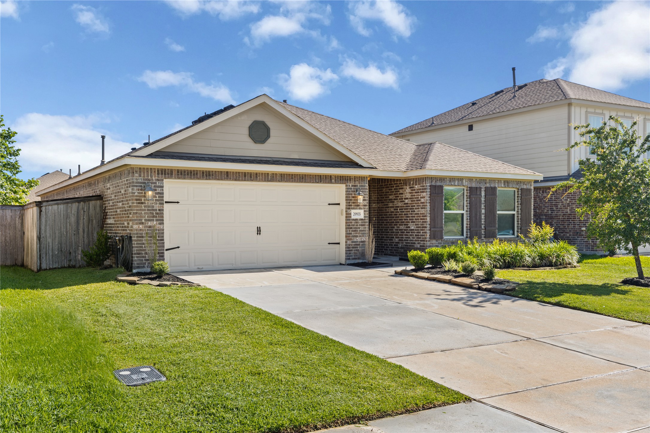 Listing photo 2