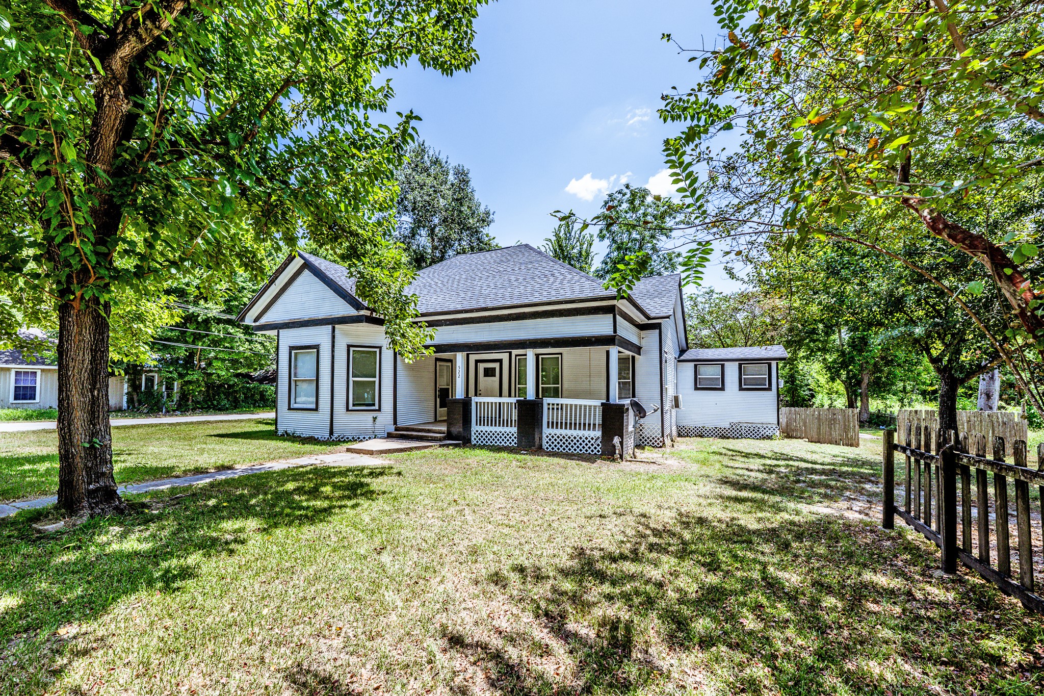 Listing photo 1