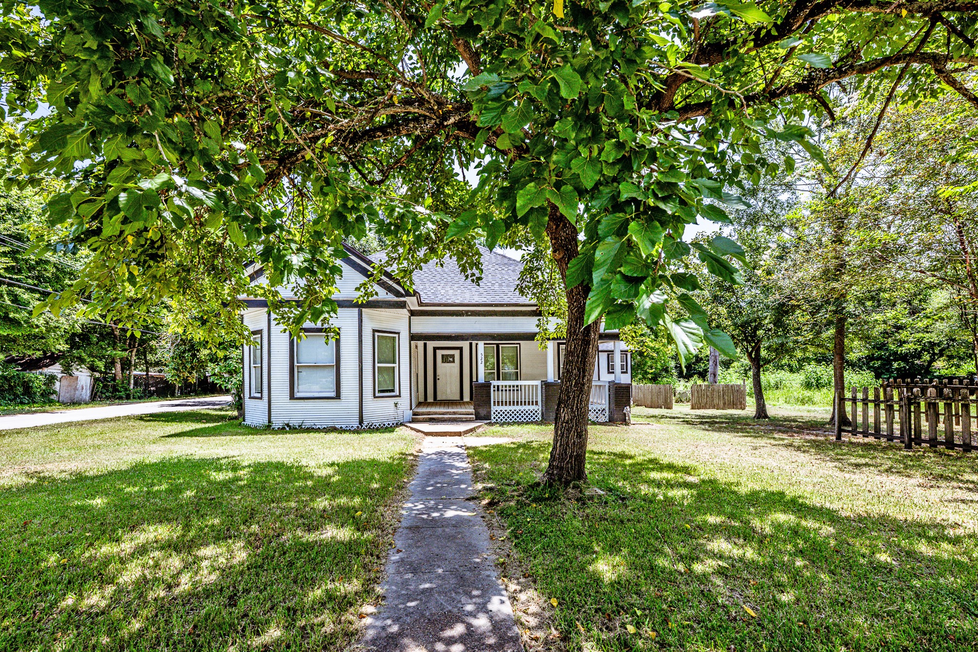 Listing photo 3