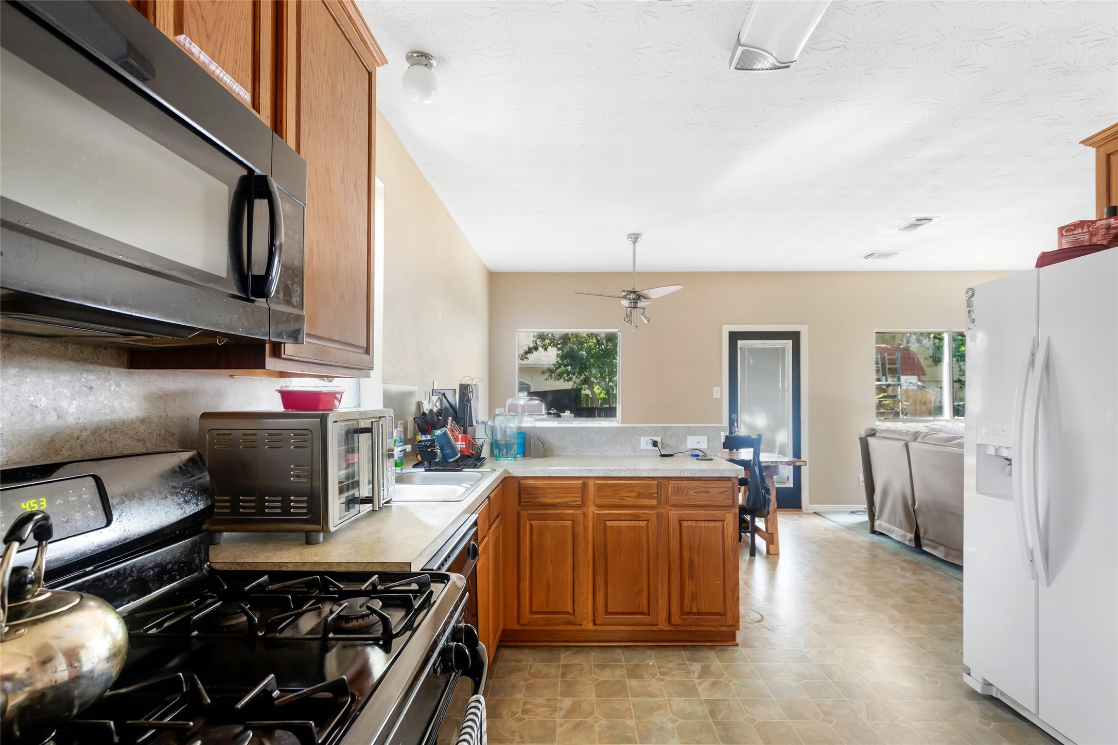 Listing photo 3