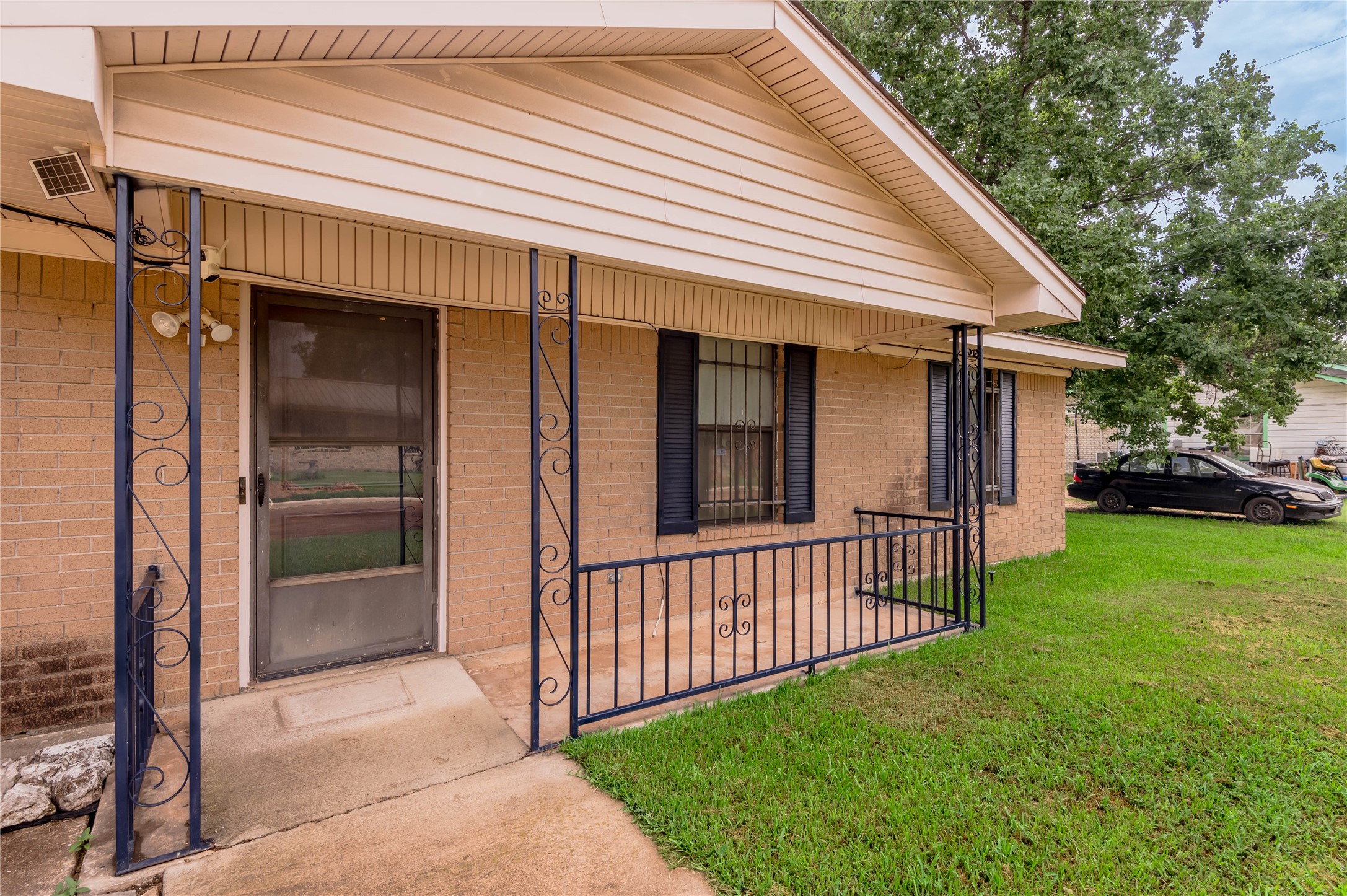 Listing photo 3