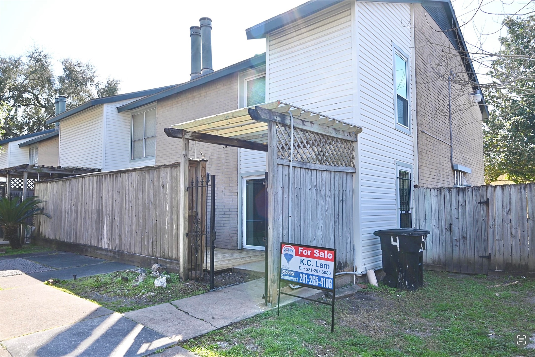 Listing photo 1