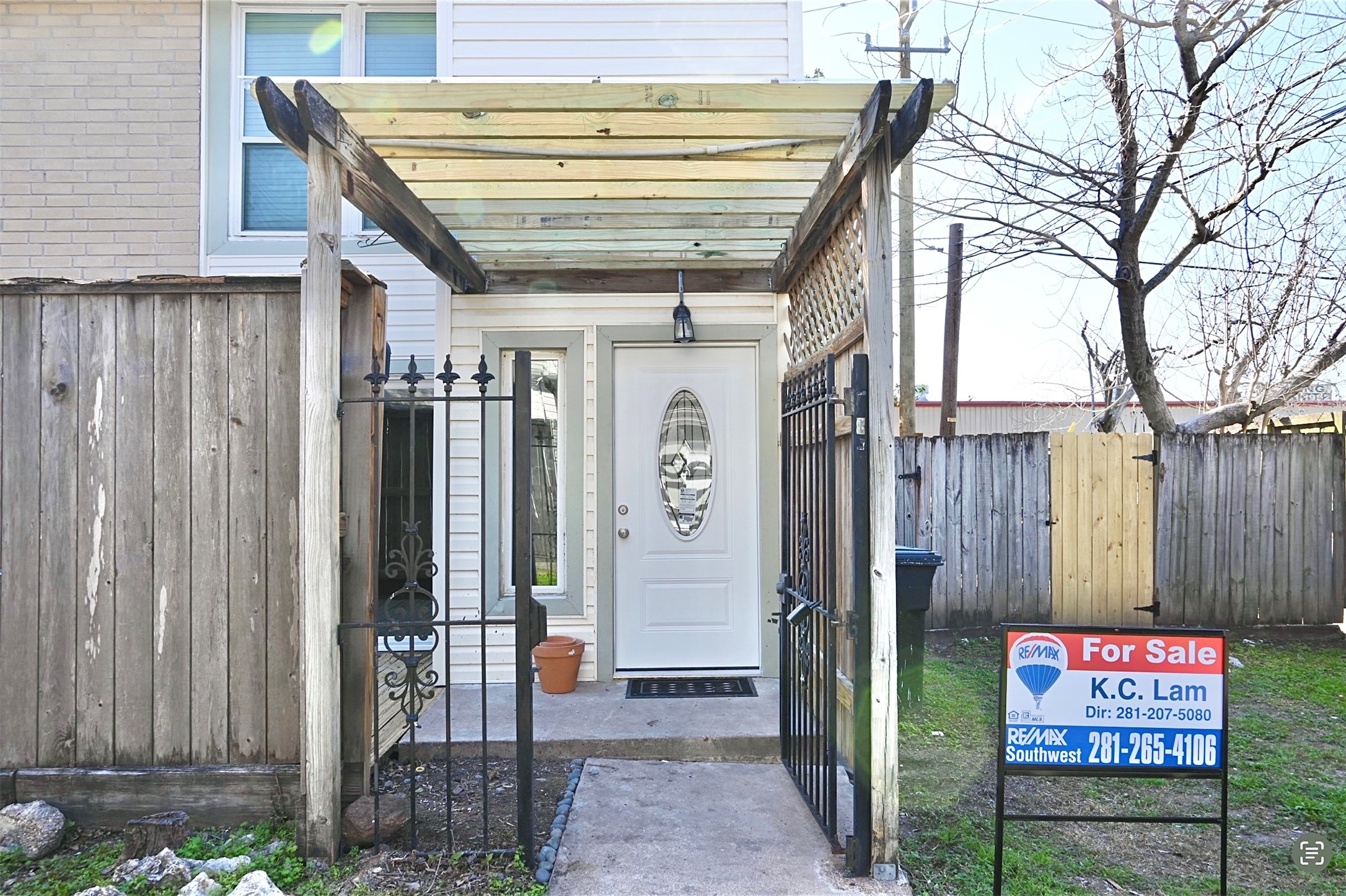 Listing photo 1