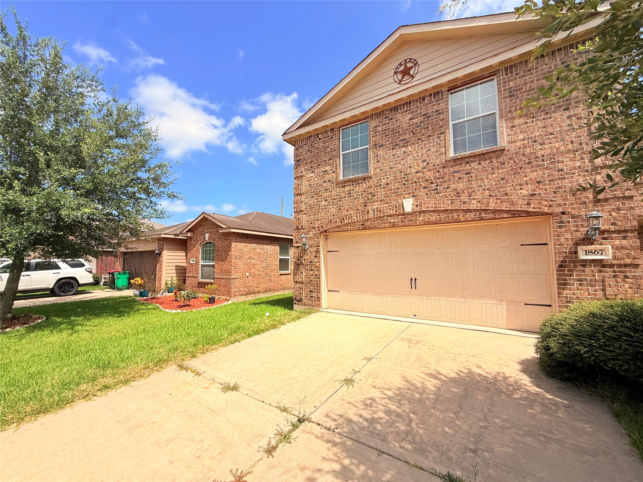 Listing photo 2