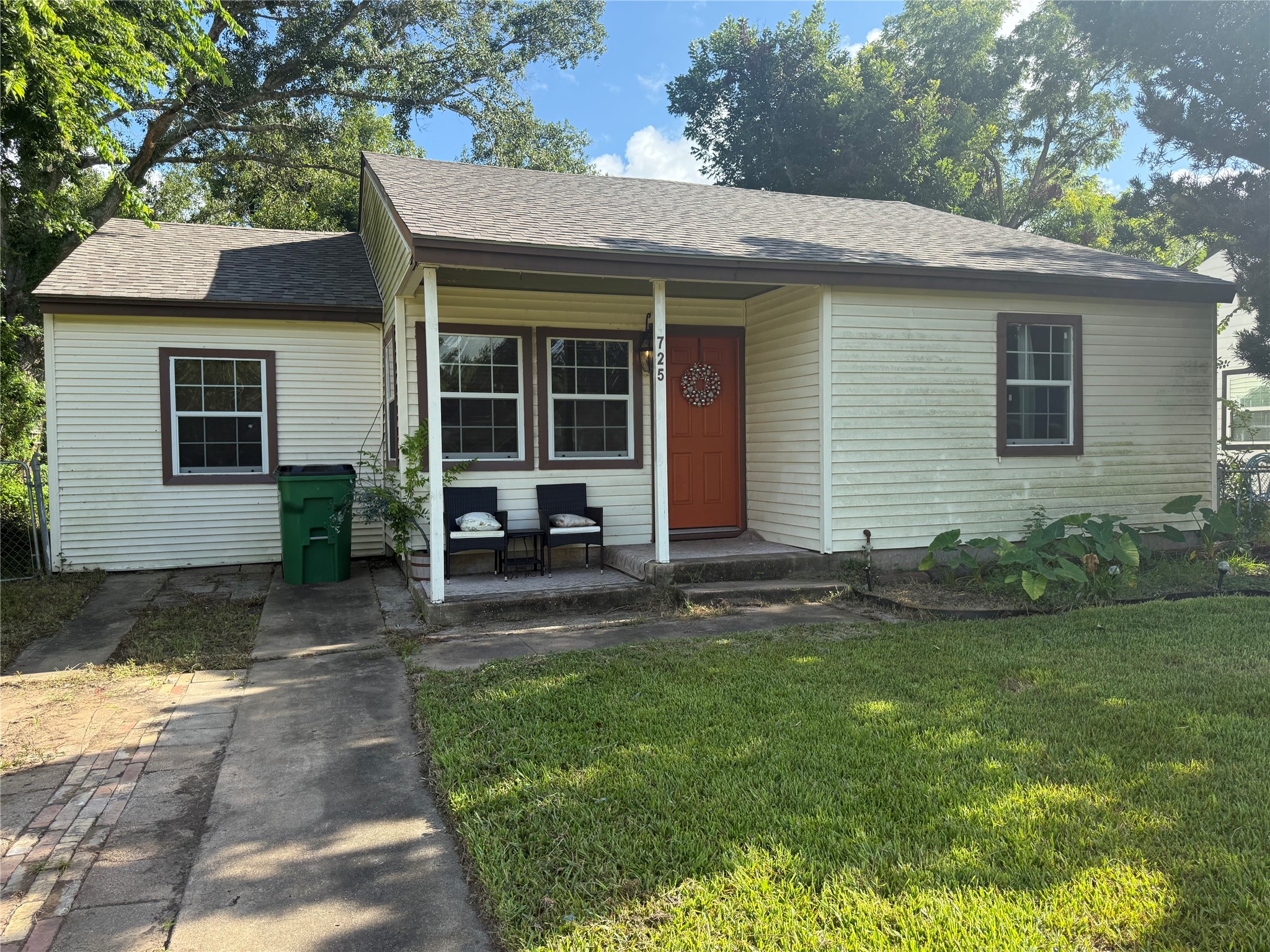 Listing photo 1