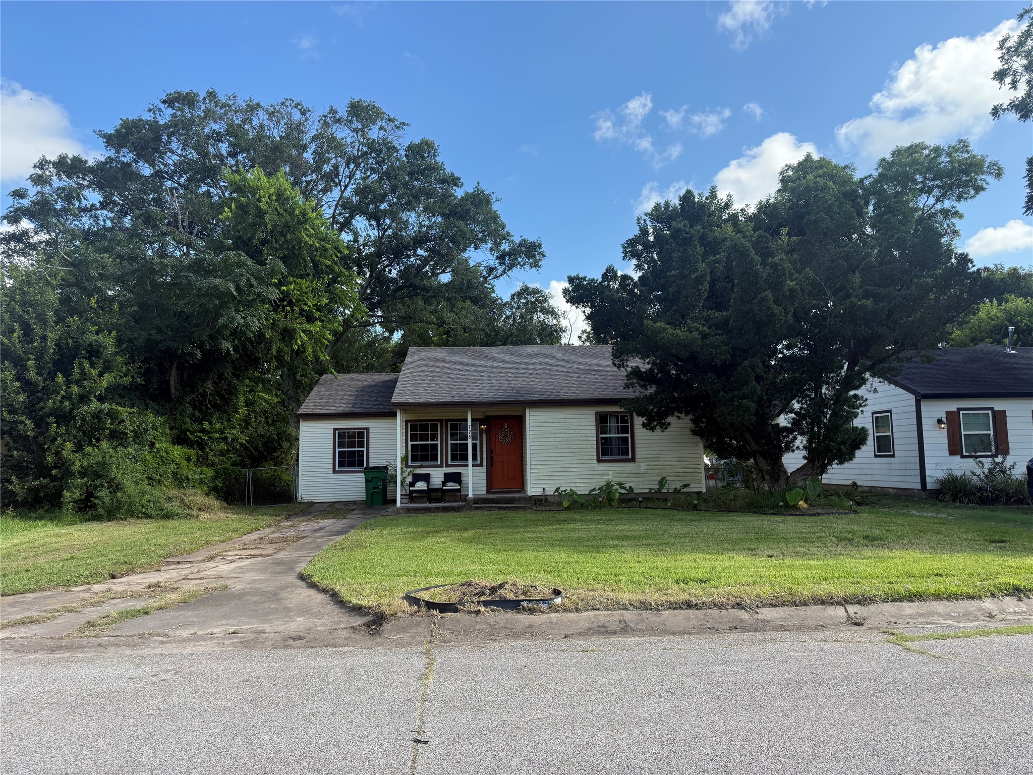 Listing photo 1
