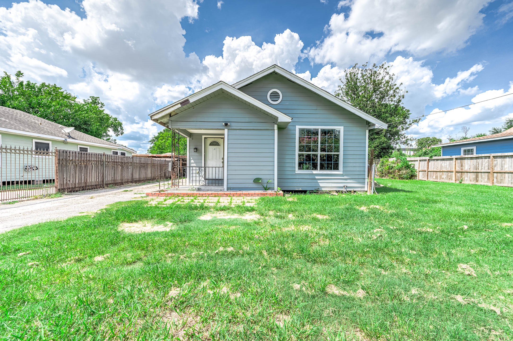 Listing photo 1