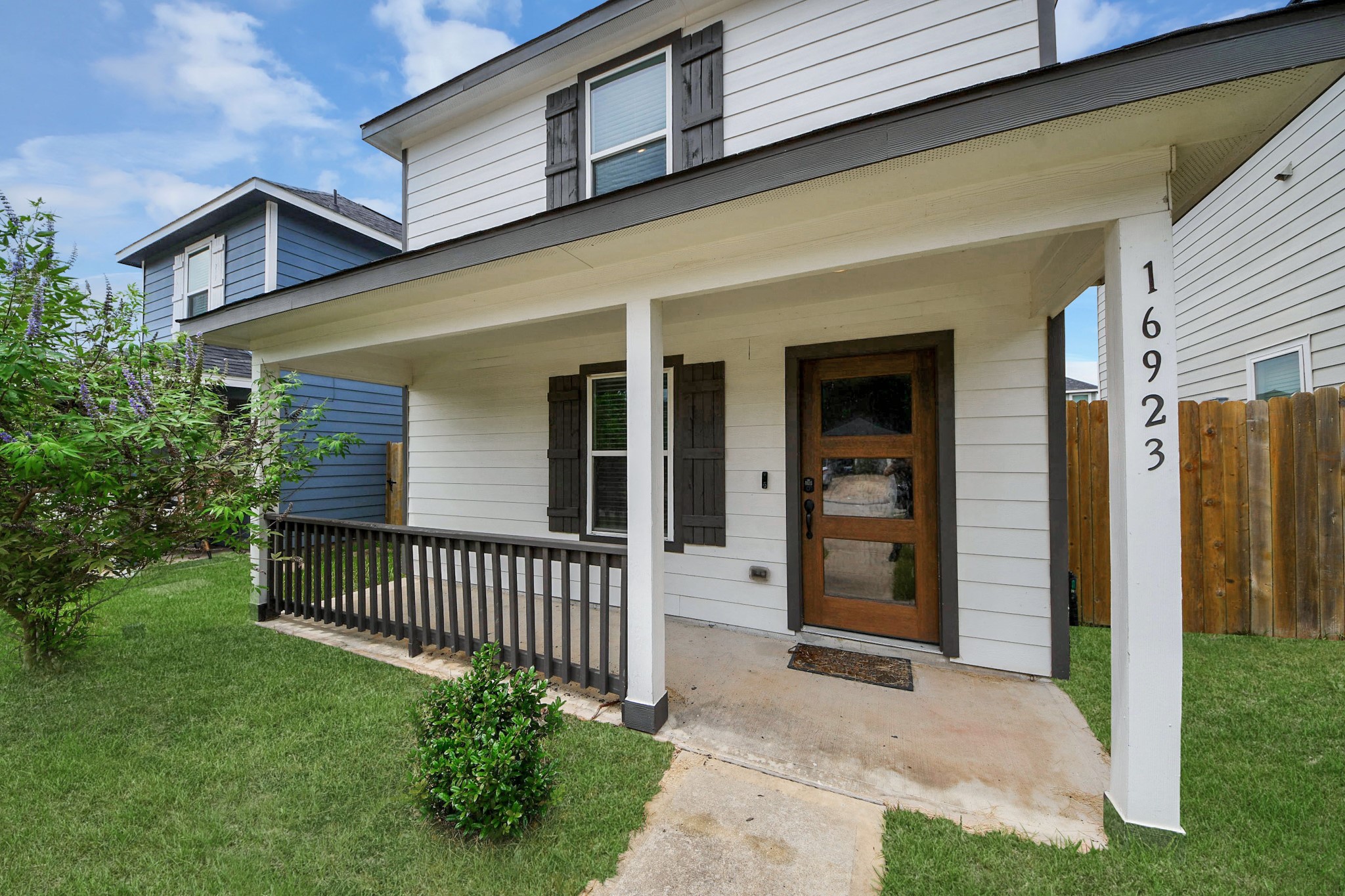Listing photo 2