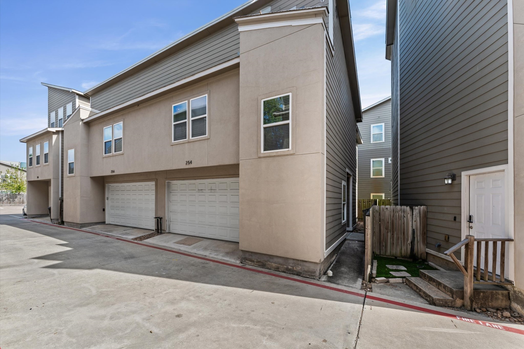 Listing photo 2