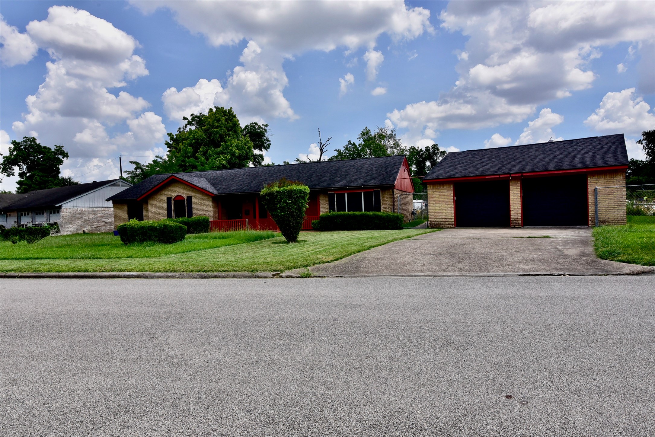 Listing photo 1