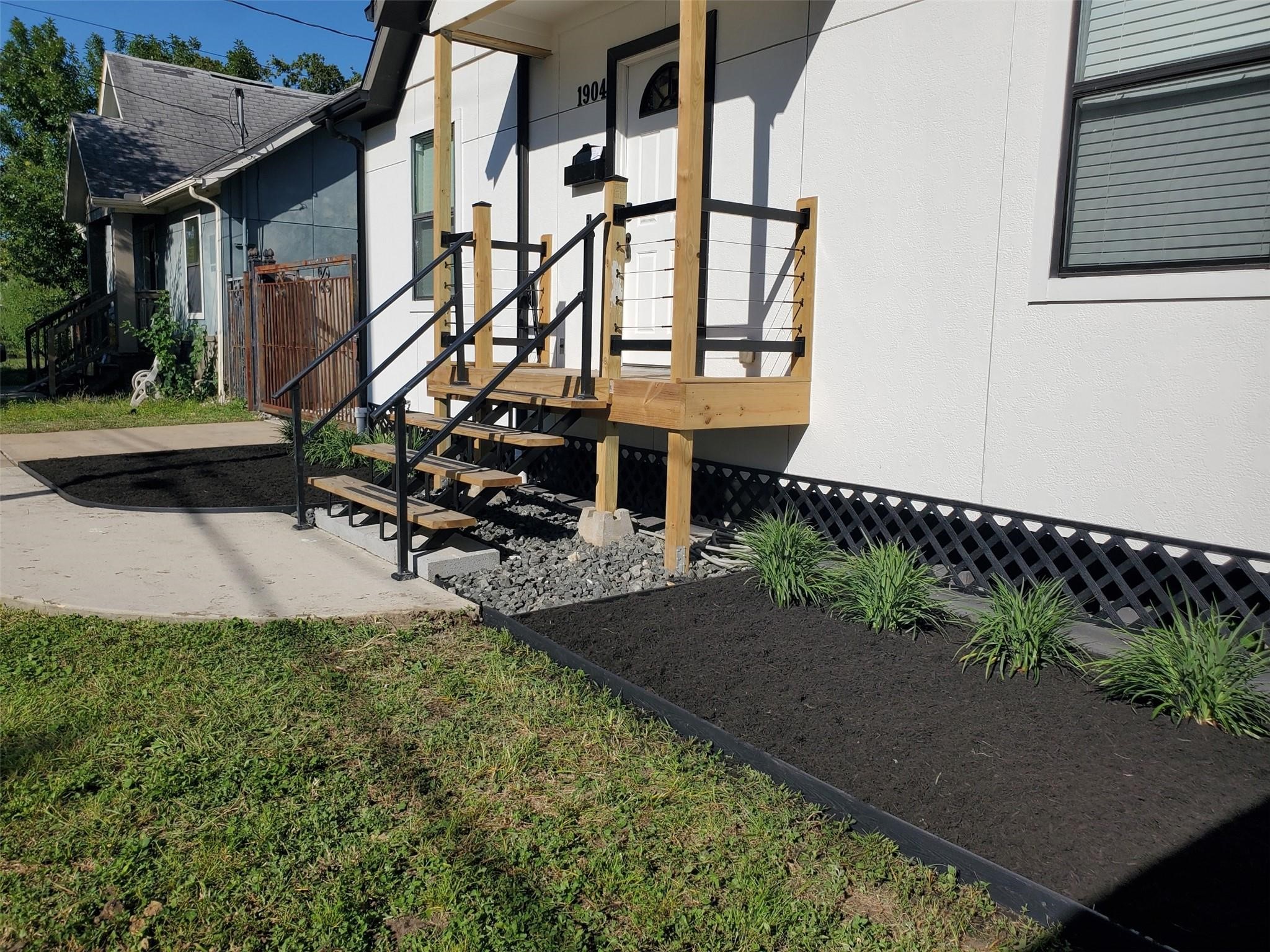 Listing photo 2