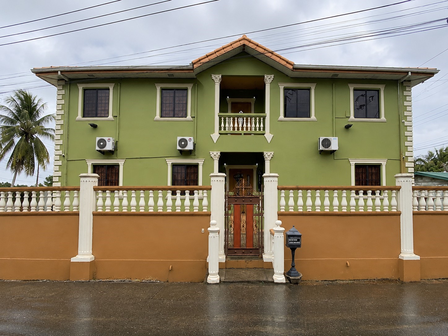 Listing photo 2