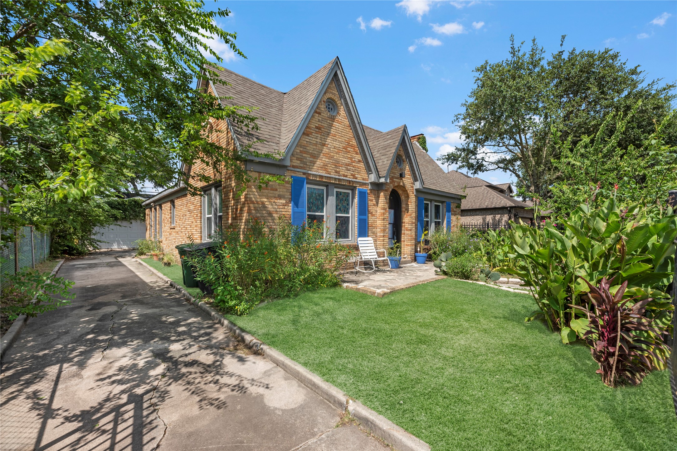 Listing photo 1