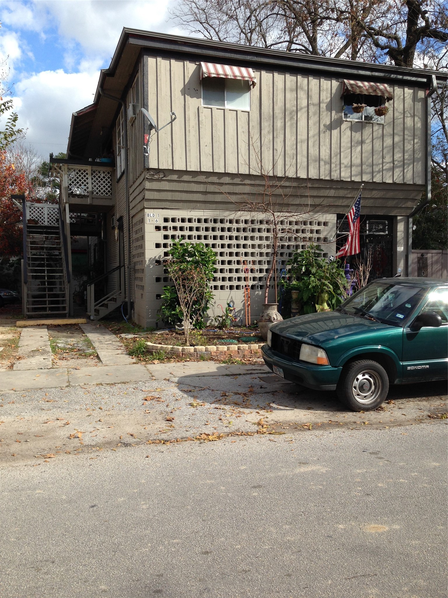 Listing photo 1