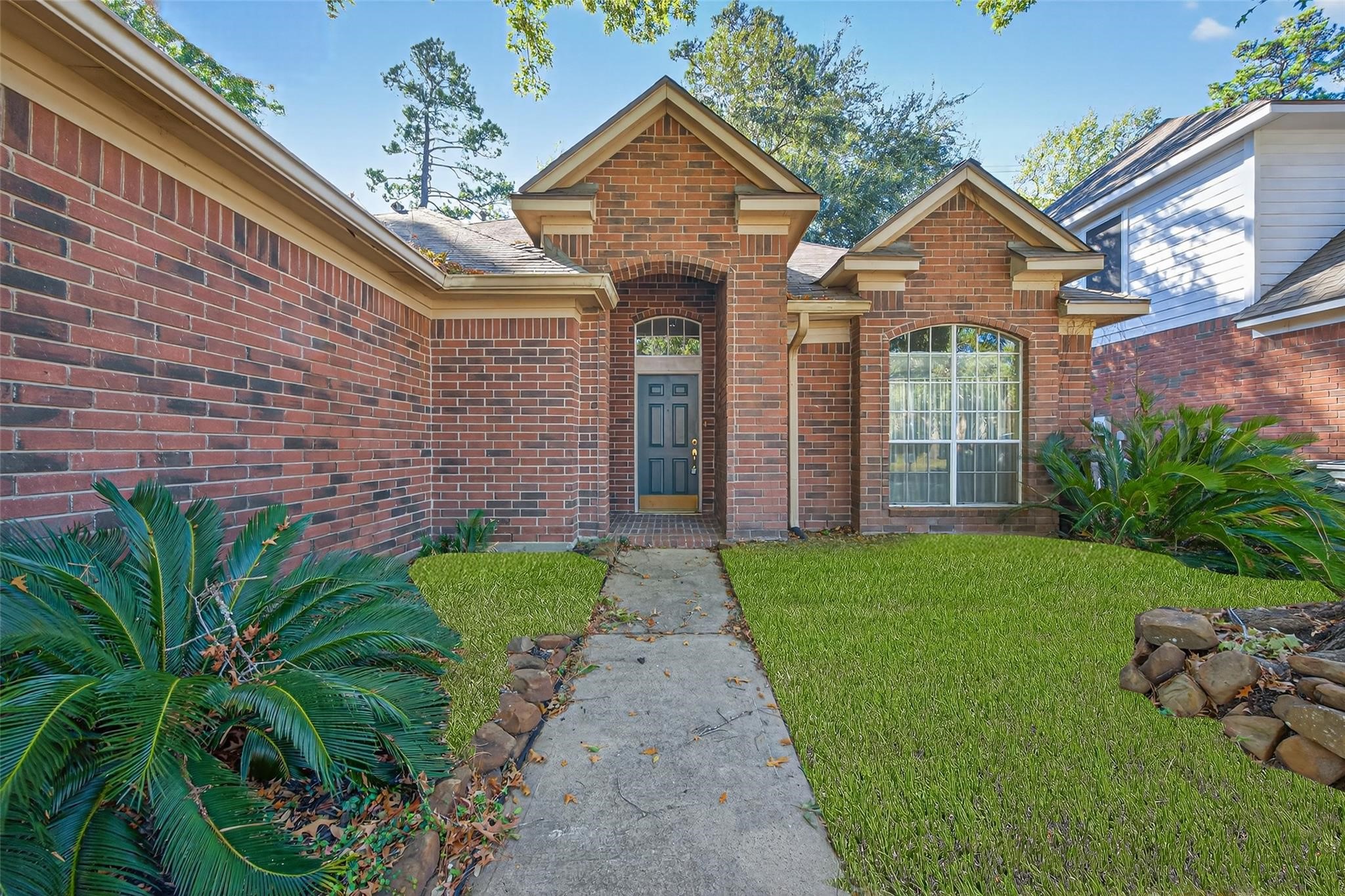 Listing photo 1