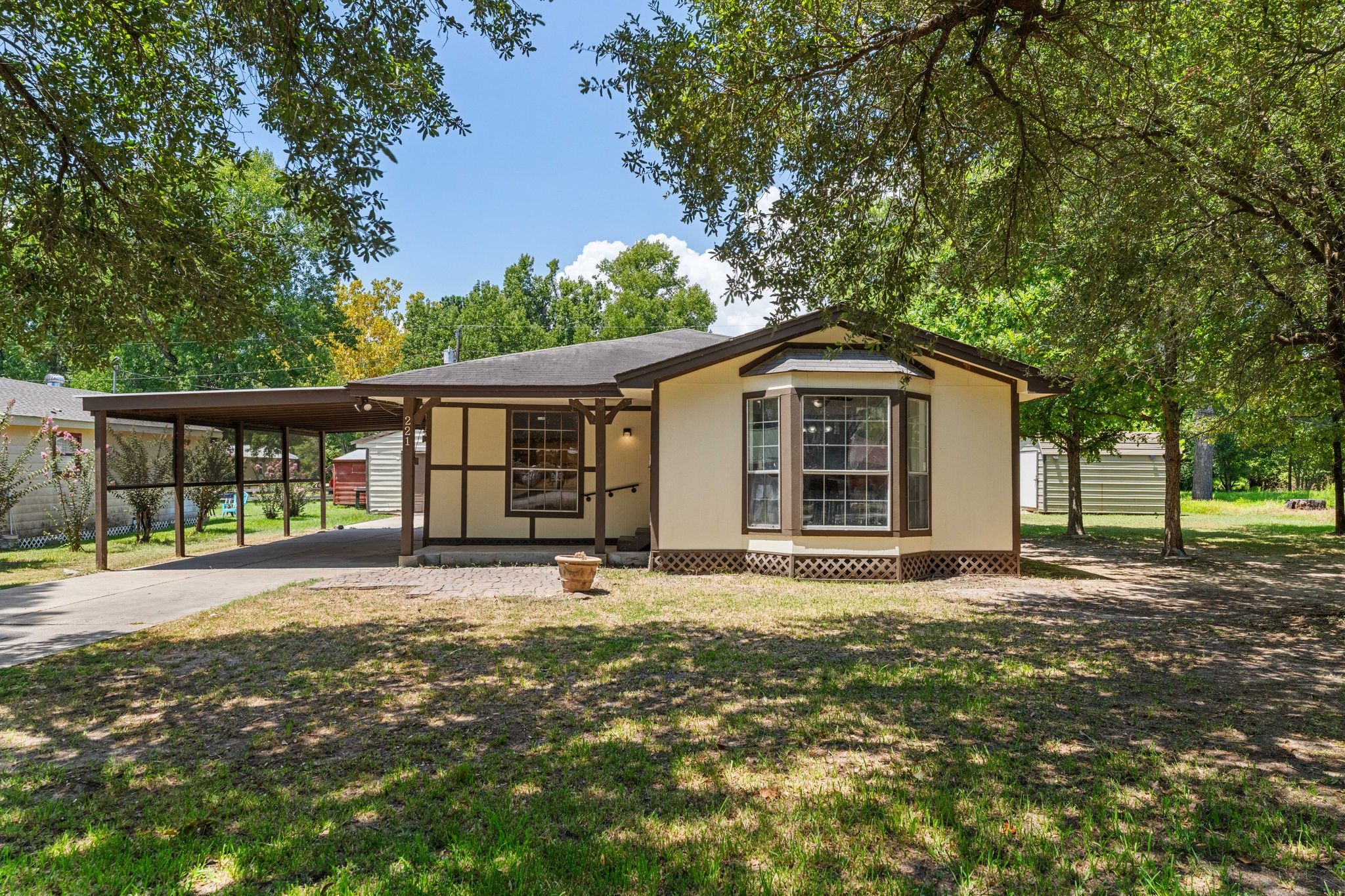 Listing photo 1