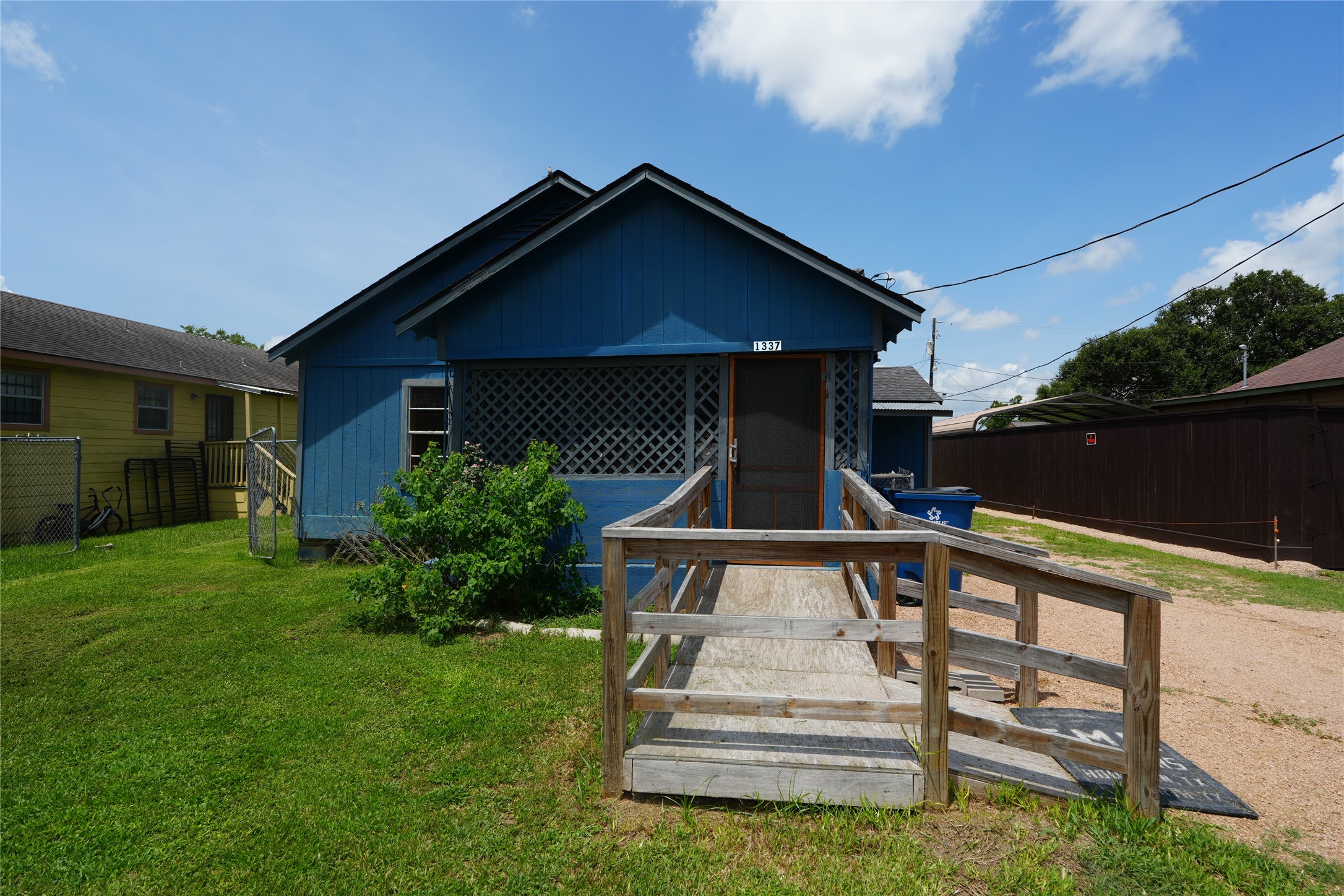 Listing photo 2