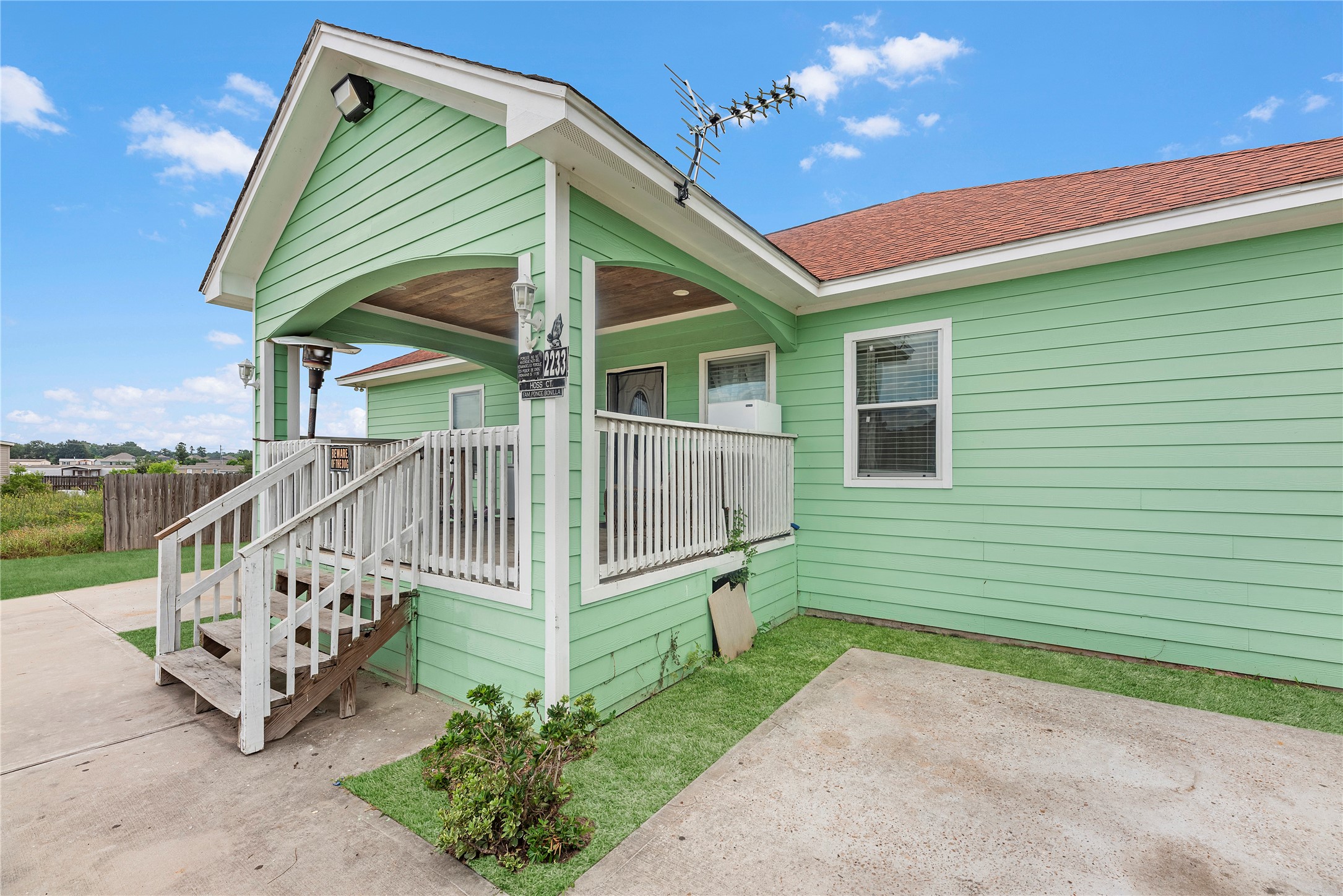 Listing photo 3