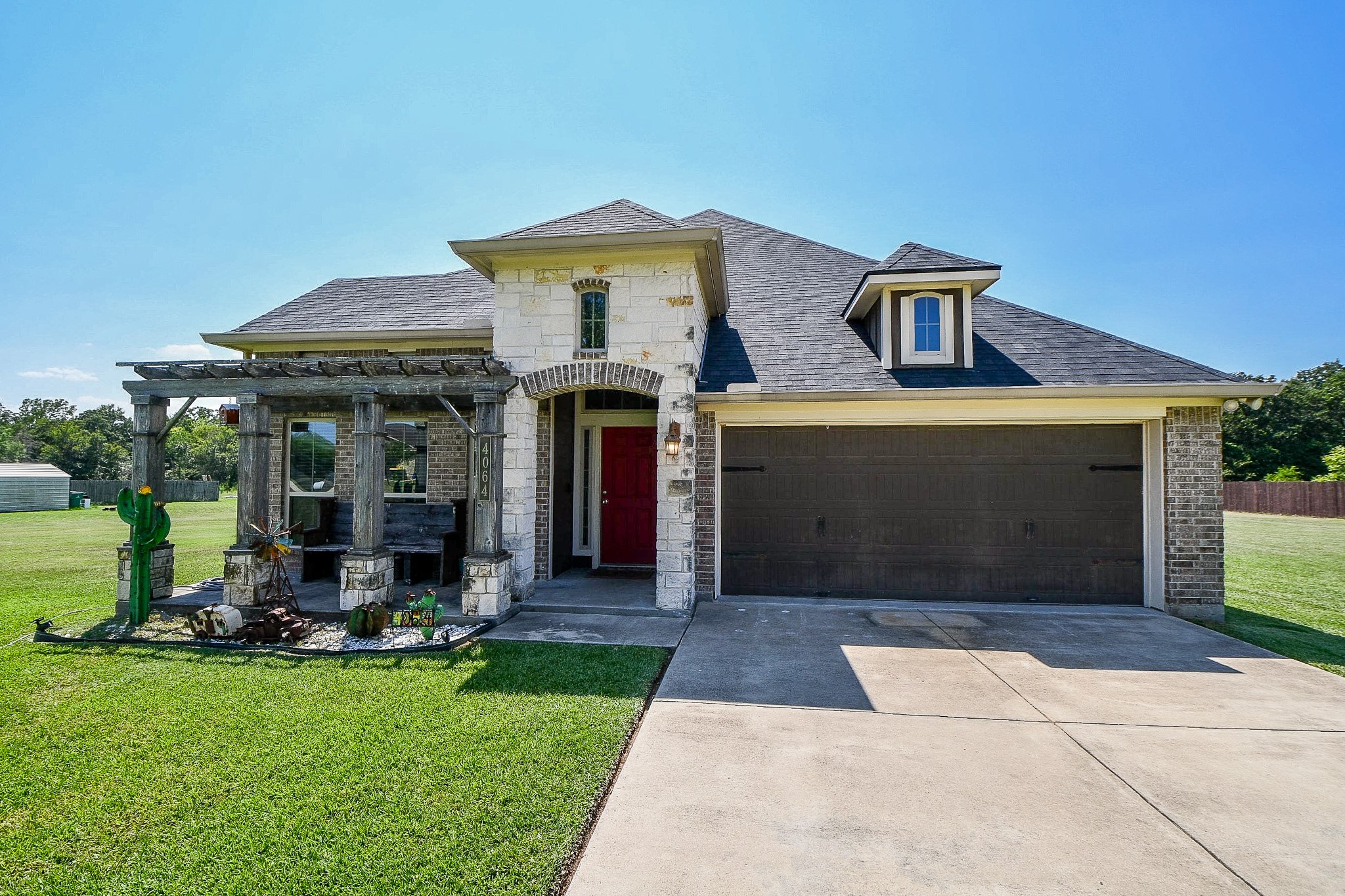 Listing photo 1