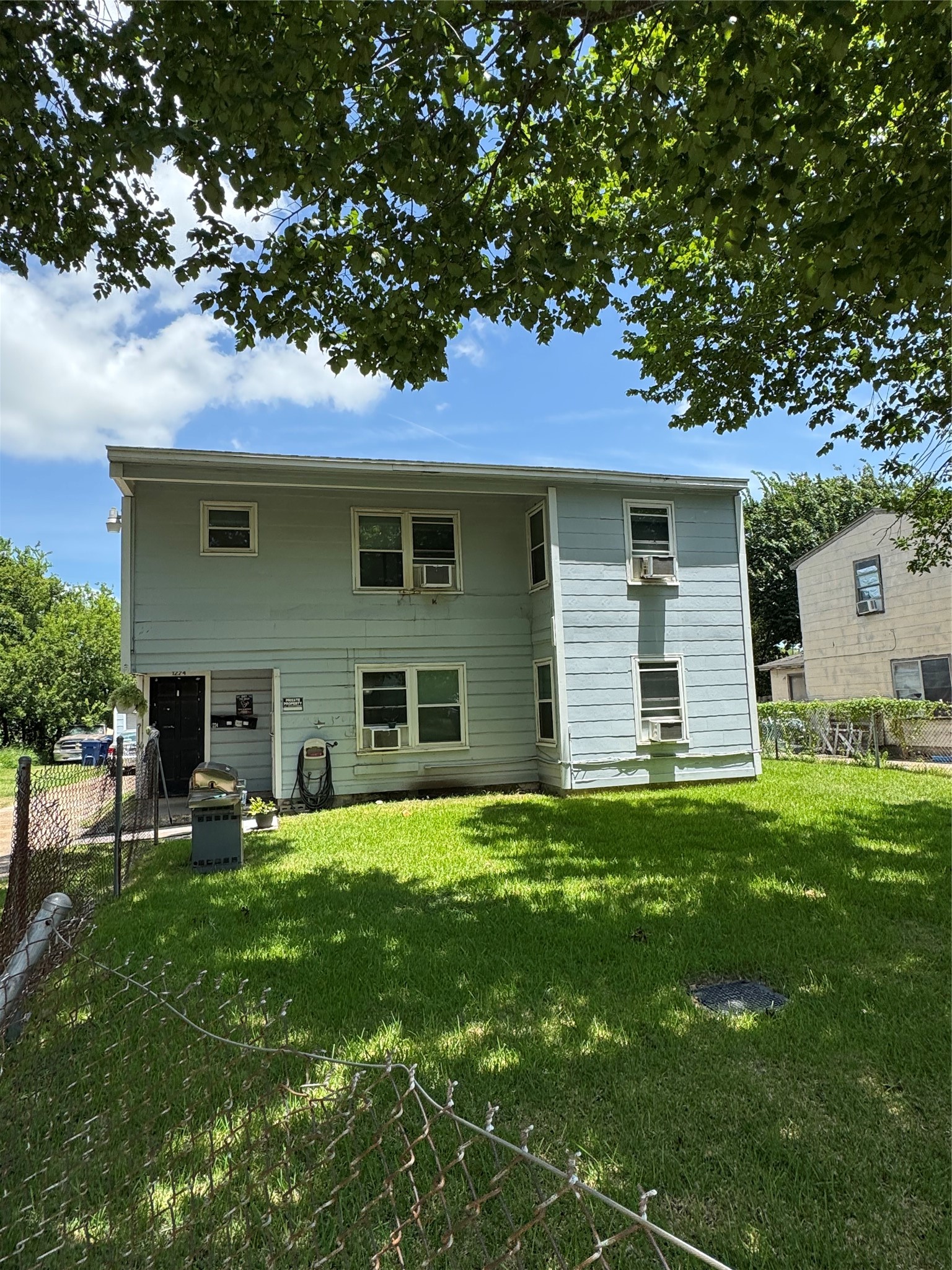 Listing photo 2