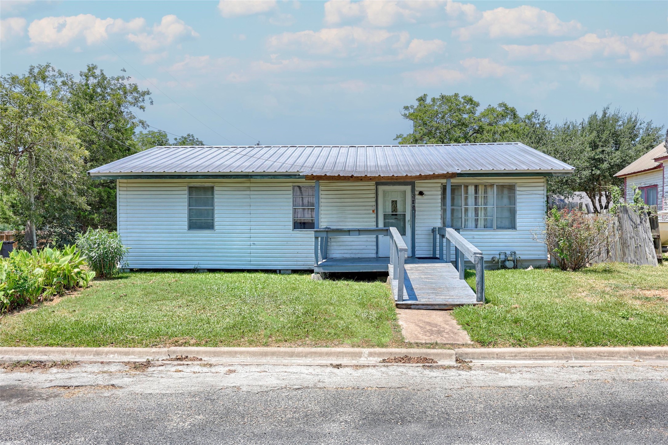 Listing photo 1