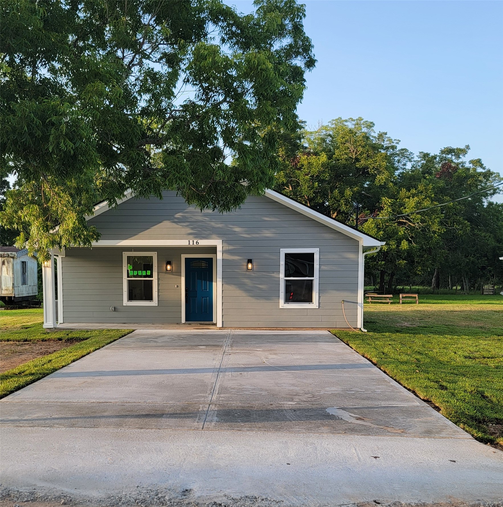Listing photo 1