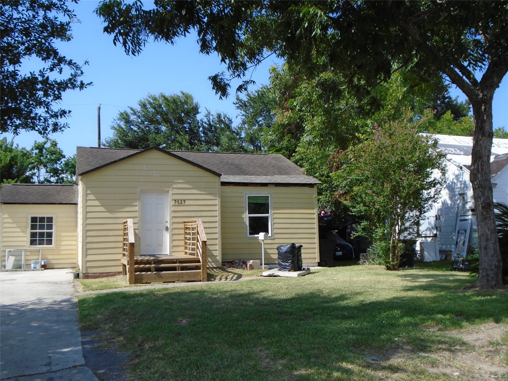 Listing photo 1