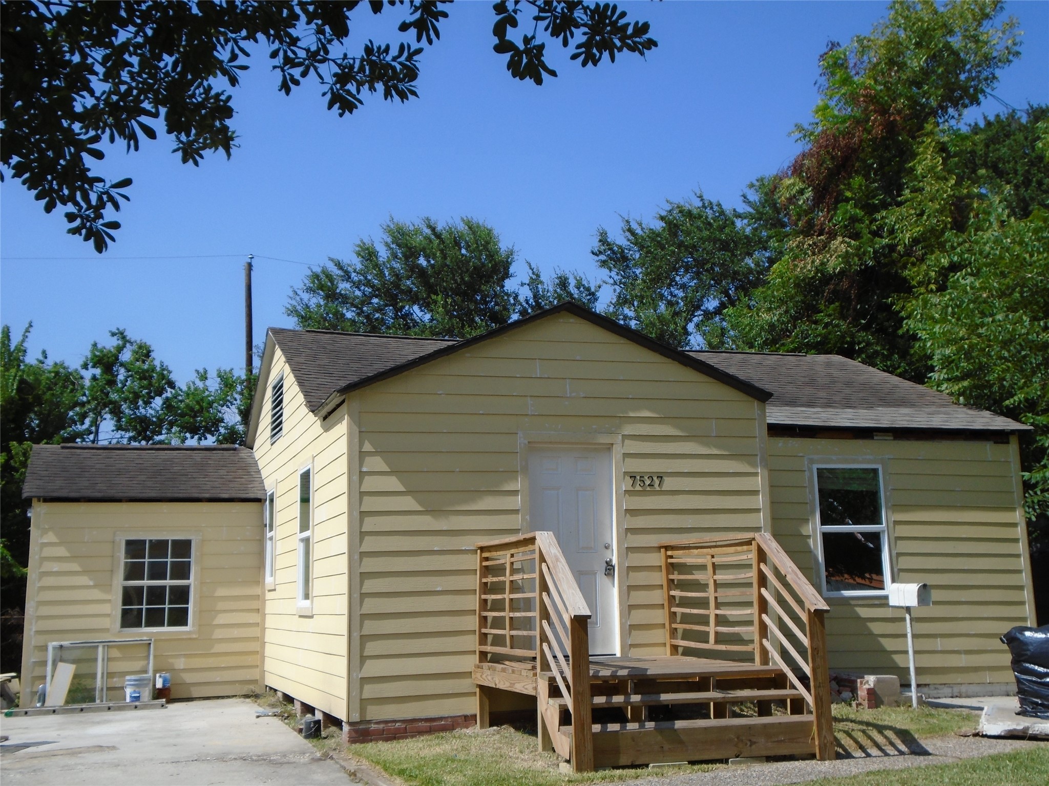 Listing photo 3