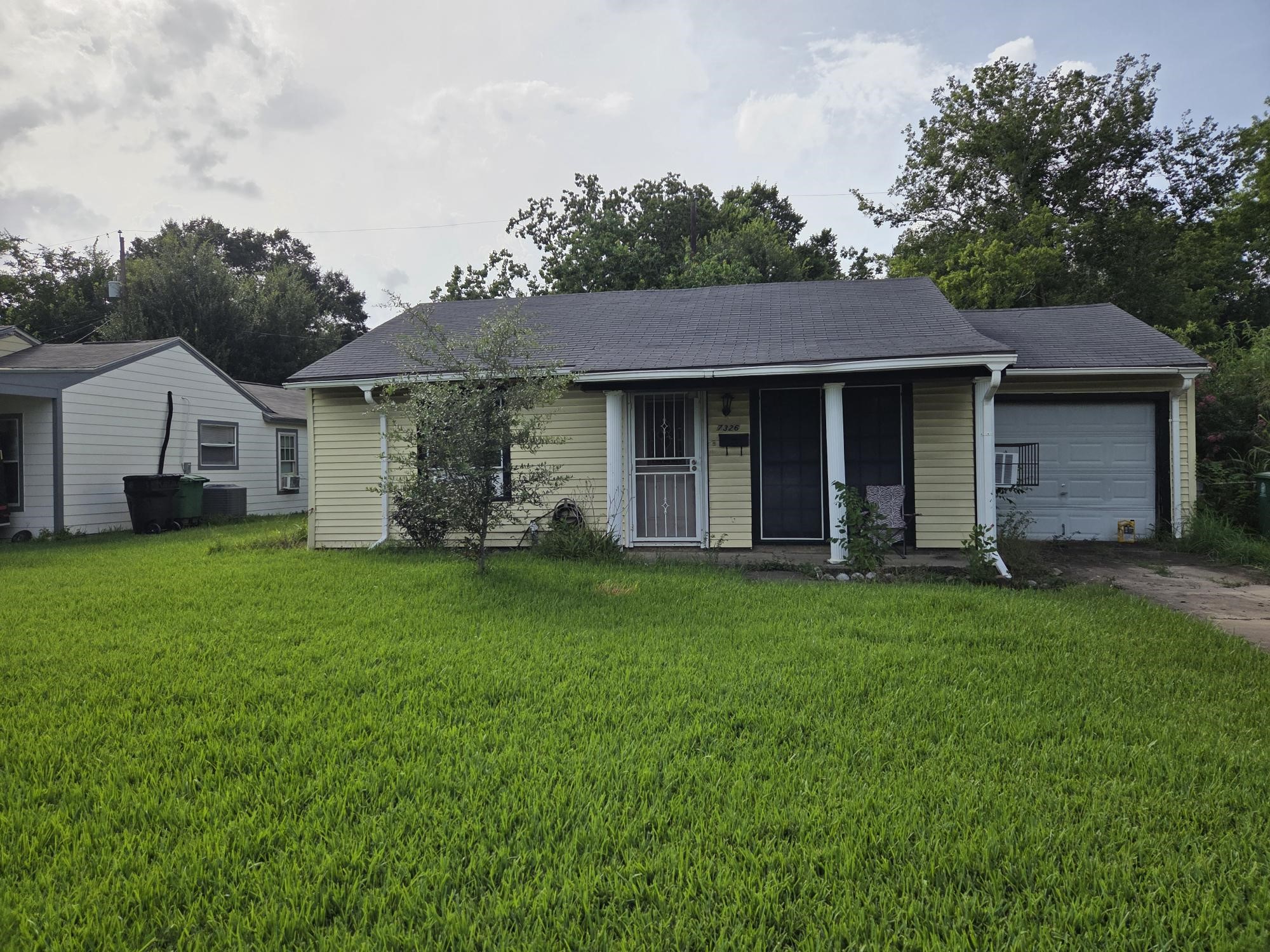 Listing photo 1