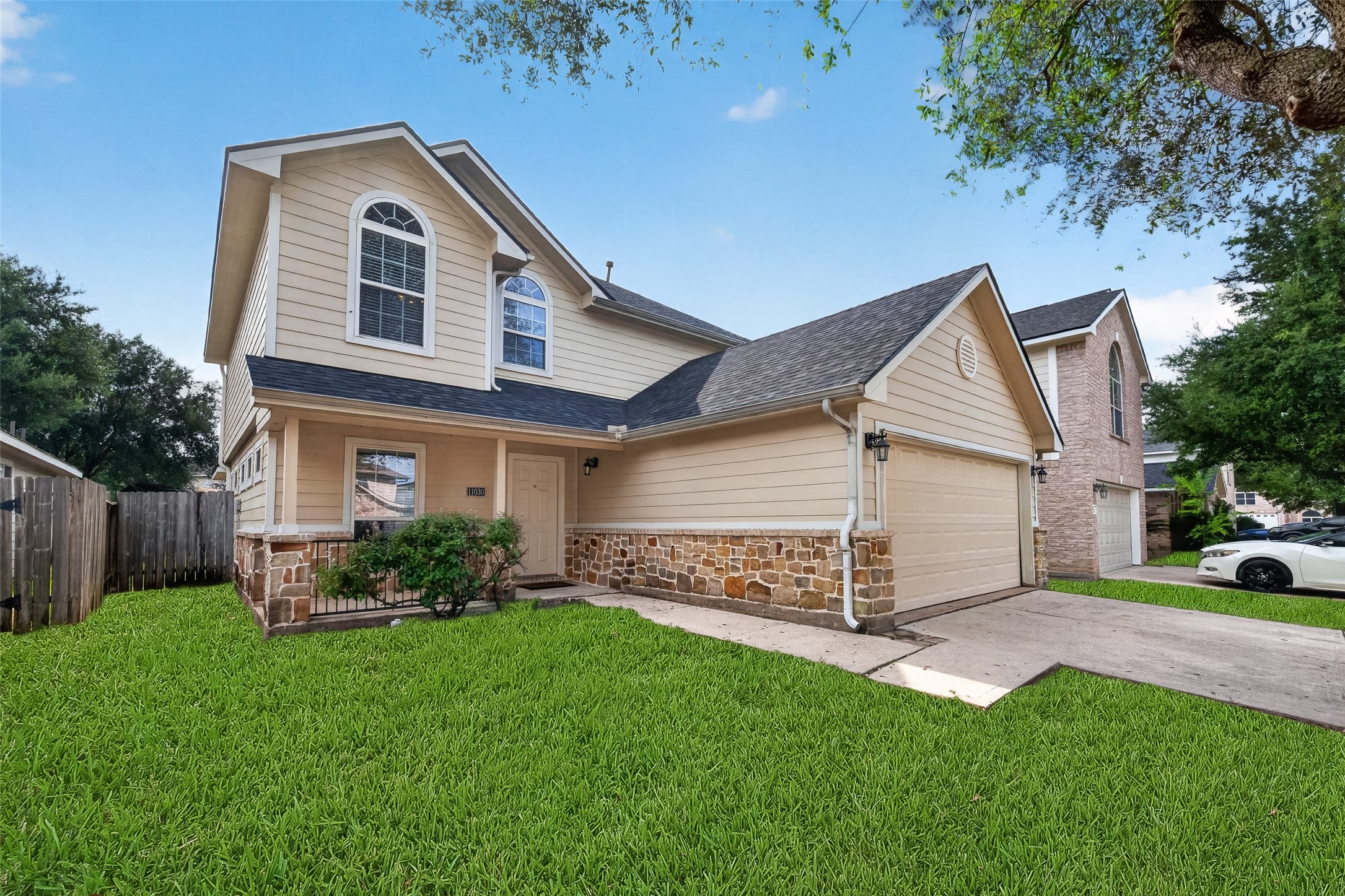 Listing photo 1
