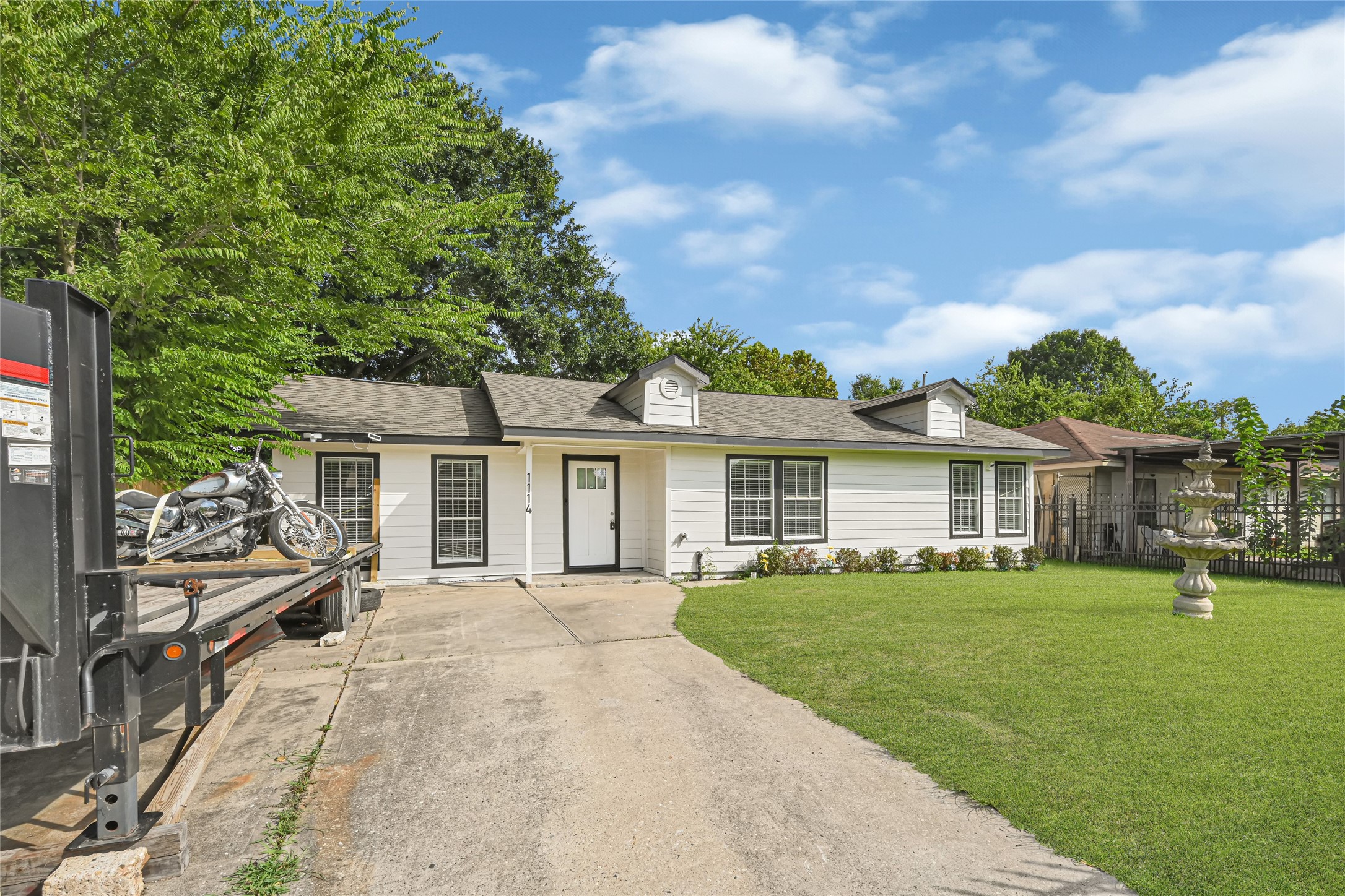 Listing photo 2