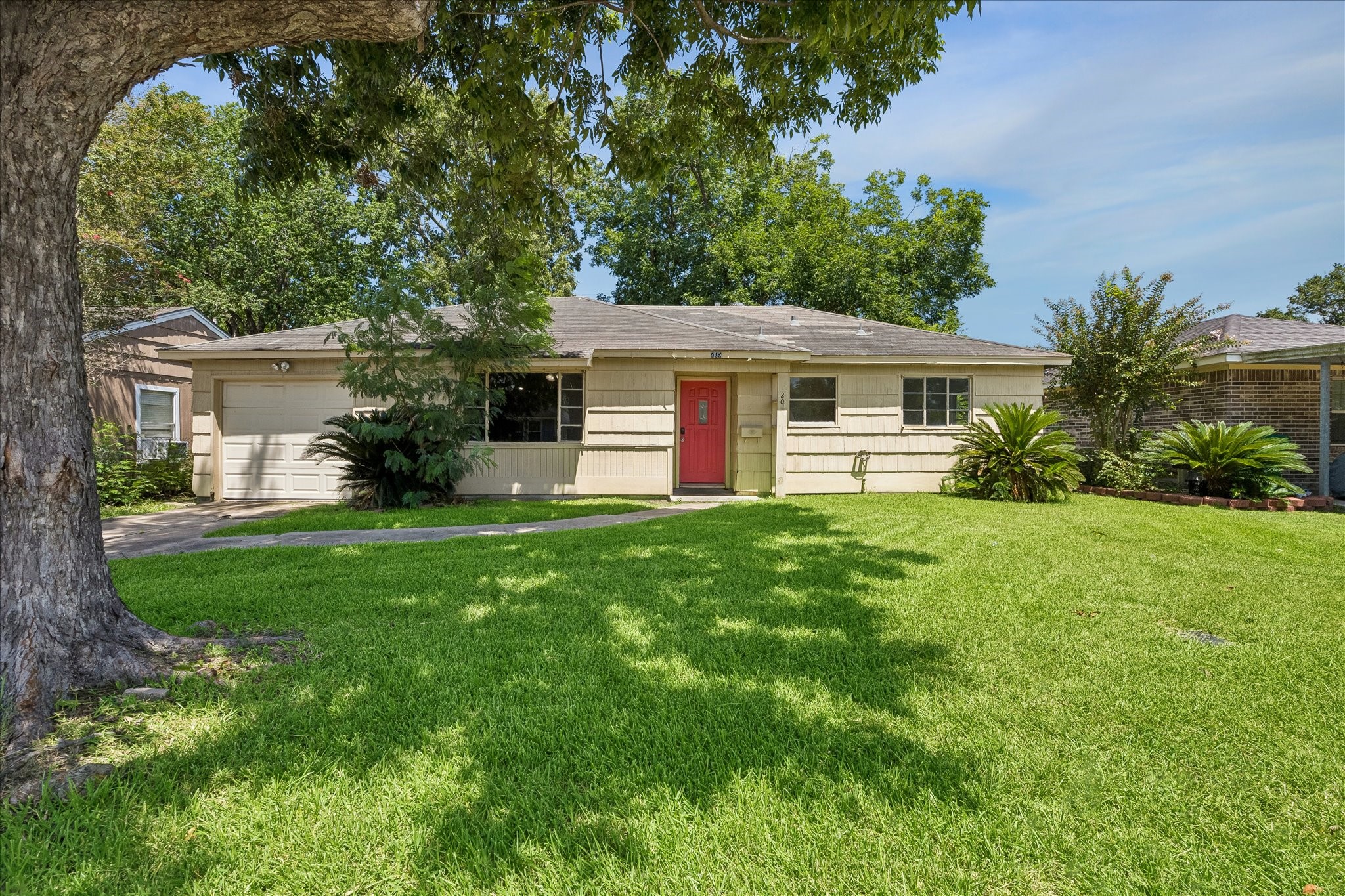 Listing photo 1