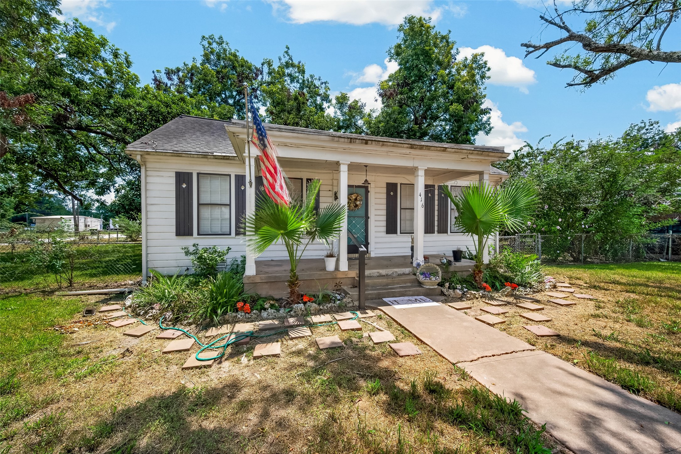 Listing photo 3