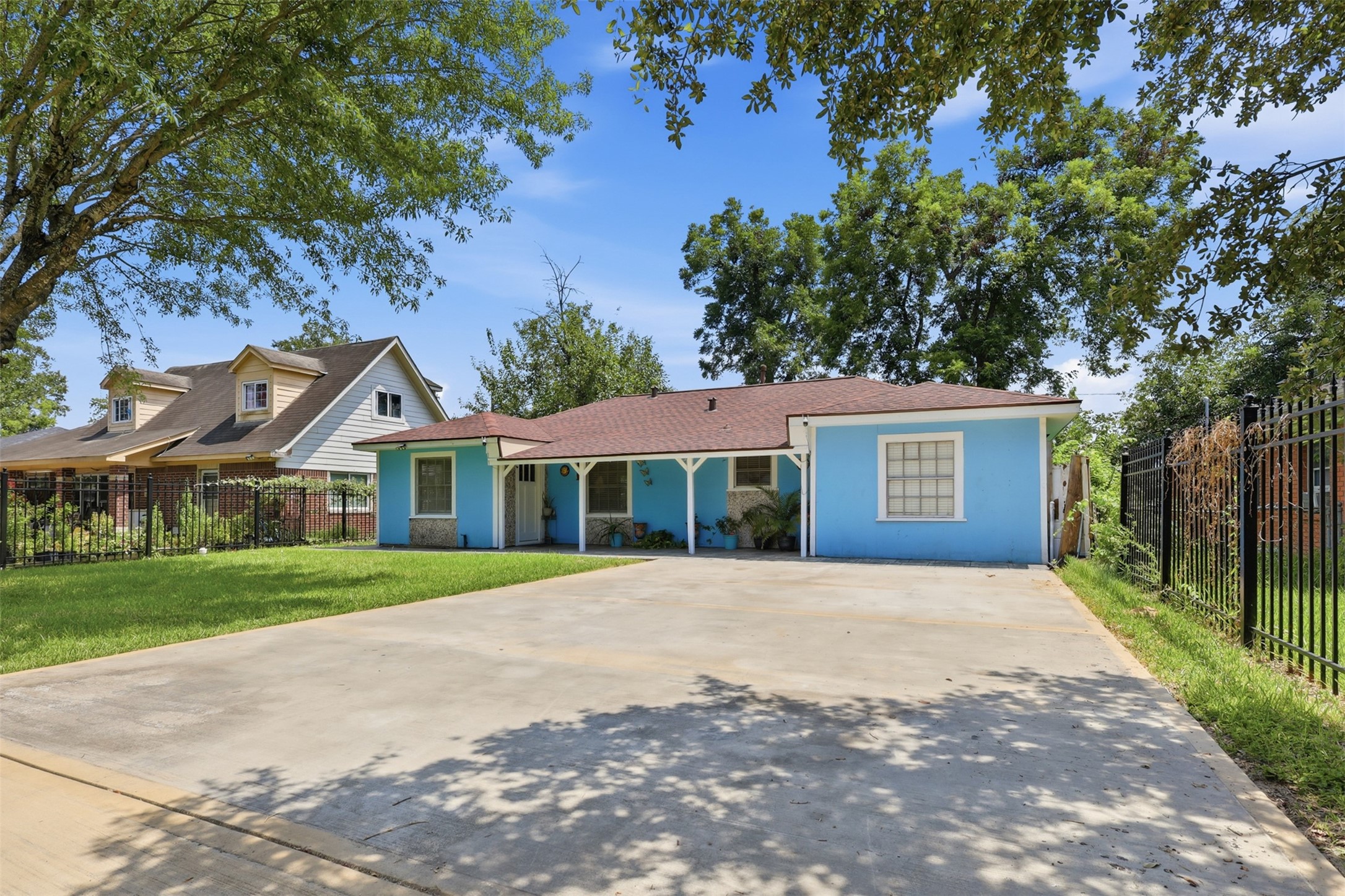 Listing photo 1