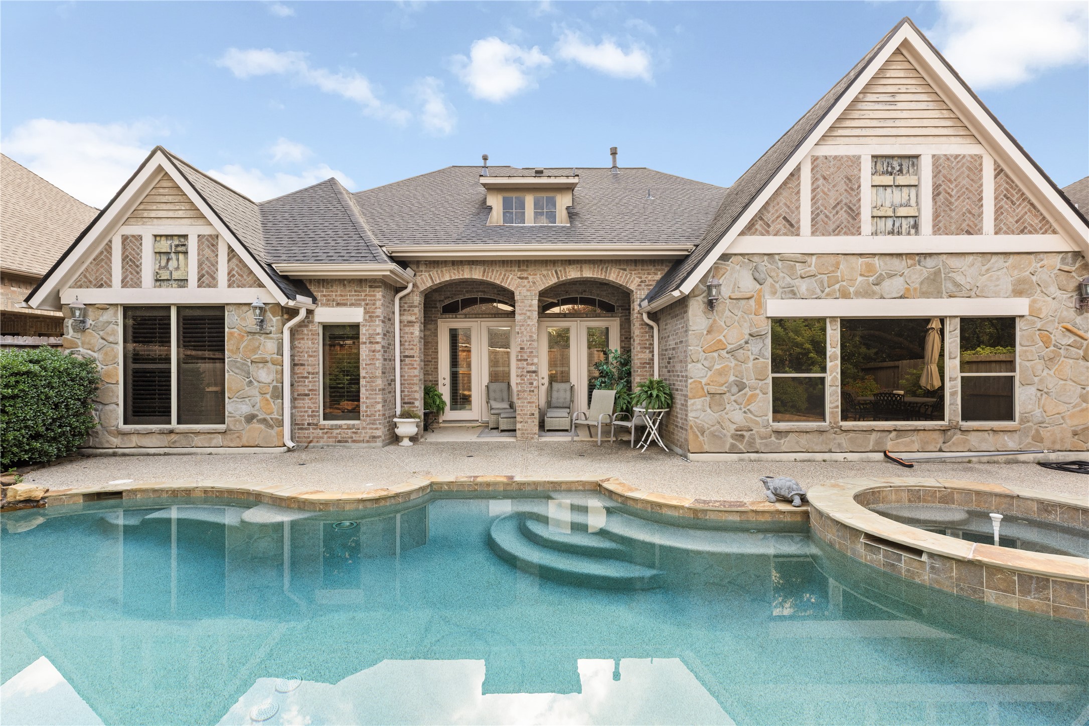 Listing photo 1